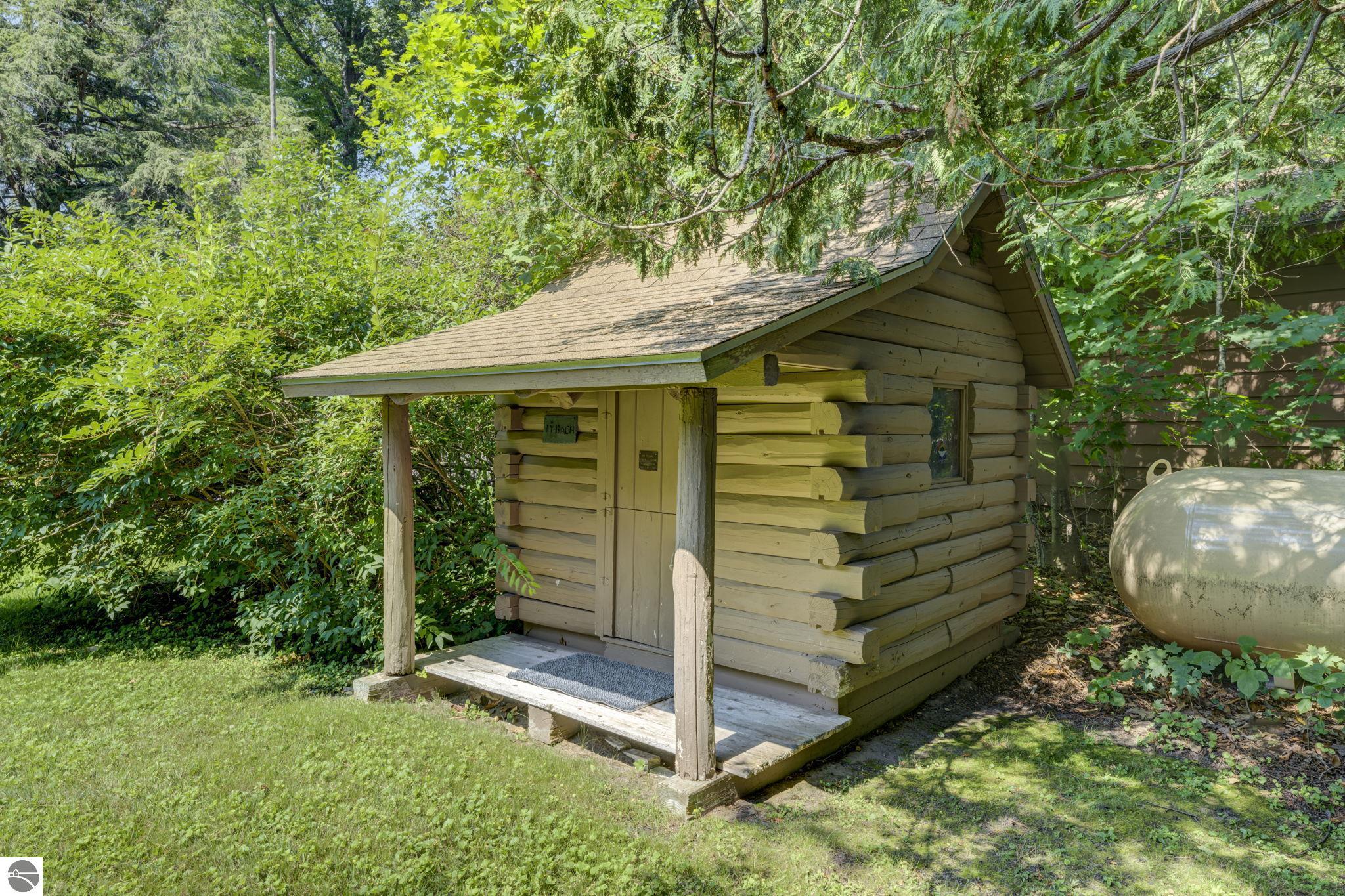 3706 N Manitou Trail