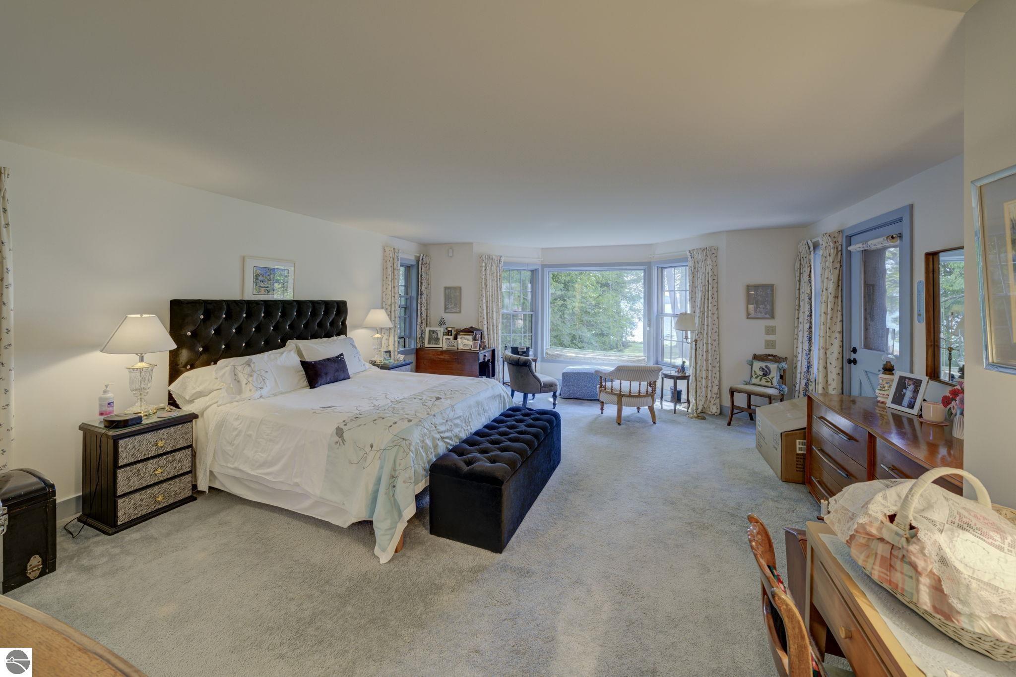 3706 N Manitou Trail