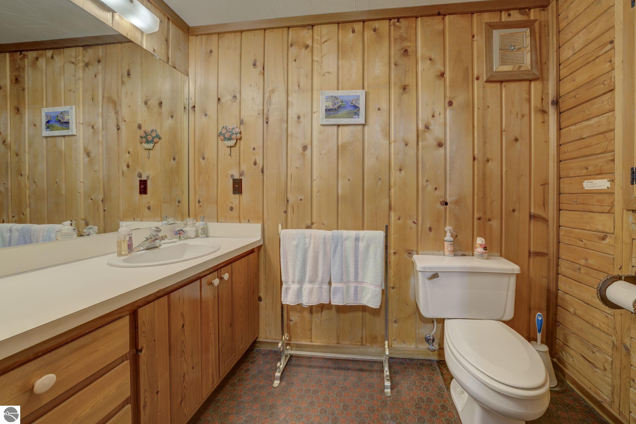 3706 N Manitou Trail
