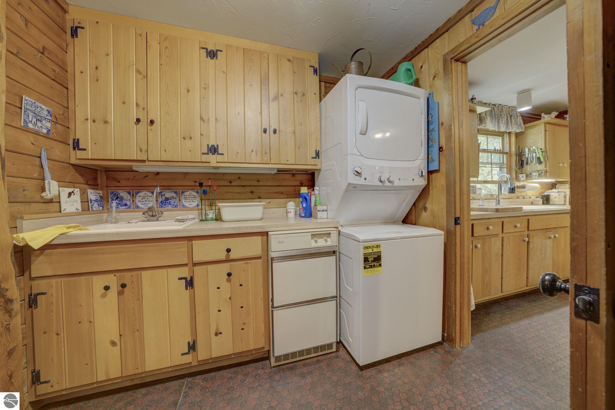 3706 N Manitou Trail