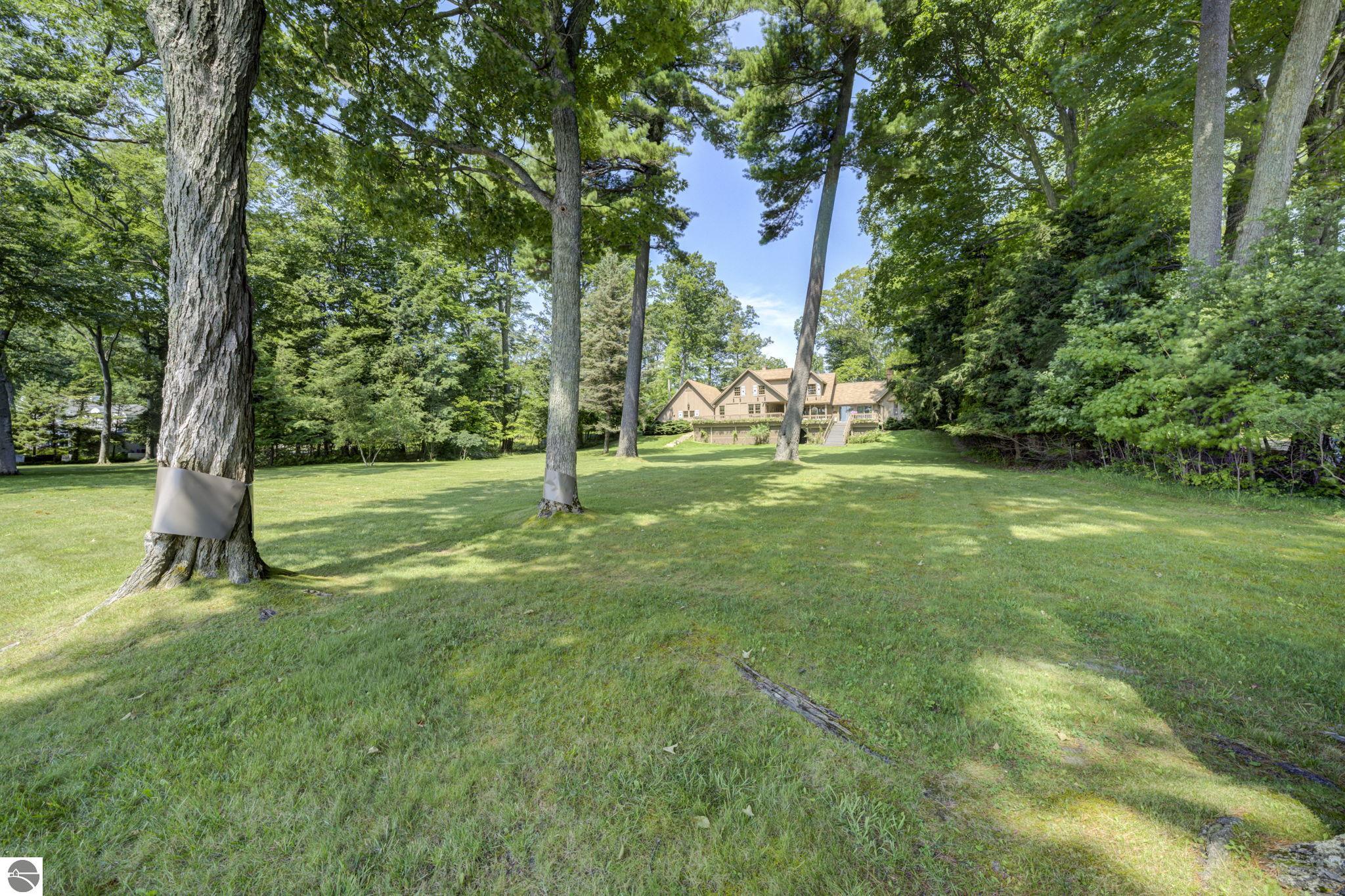 3706 N Manitou Trail