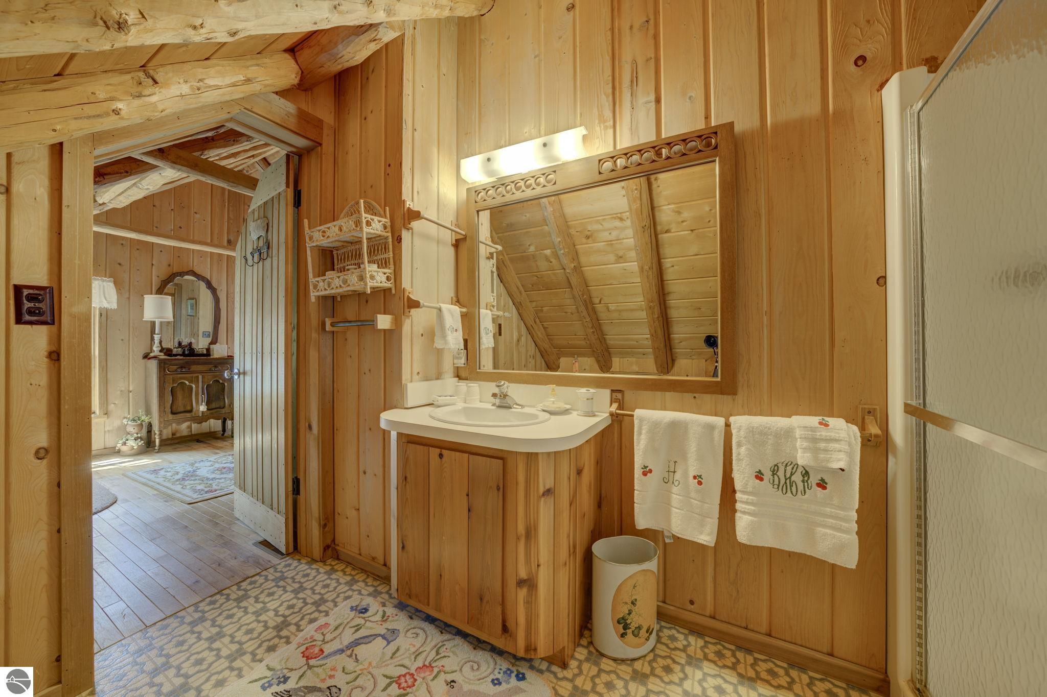 3706 N Manitou Trail