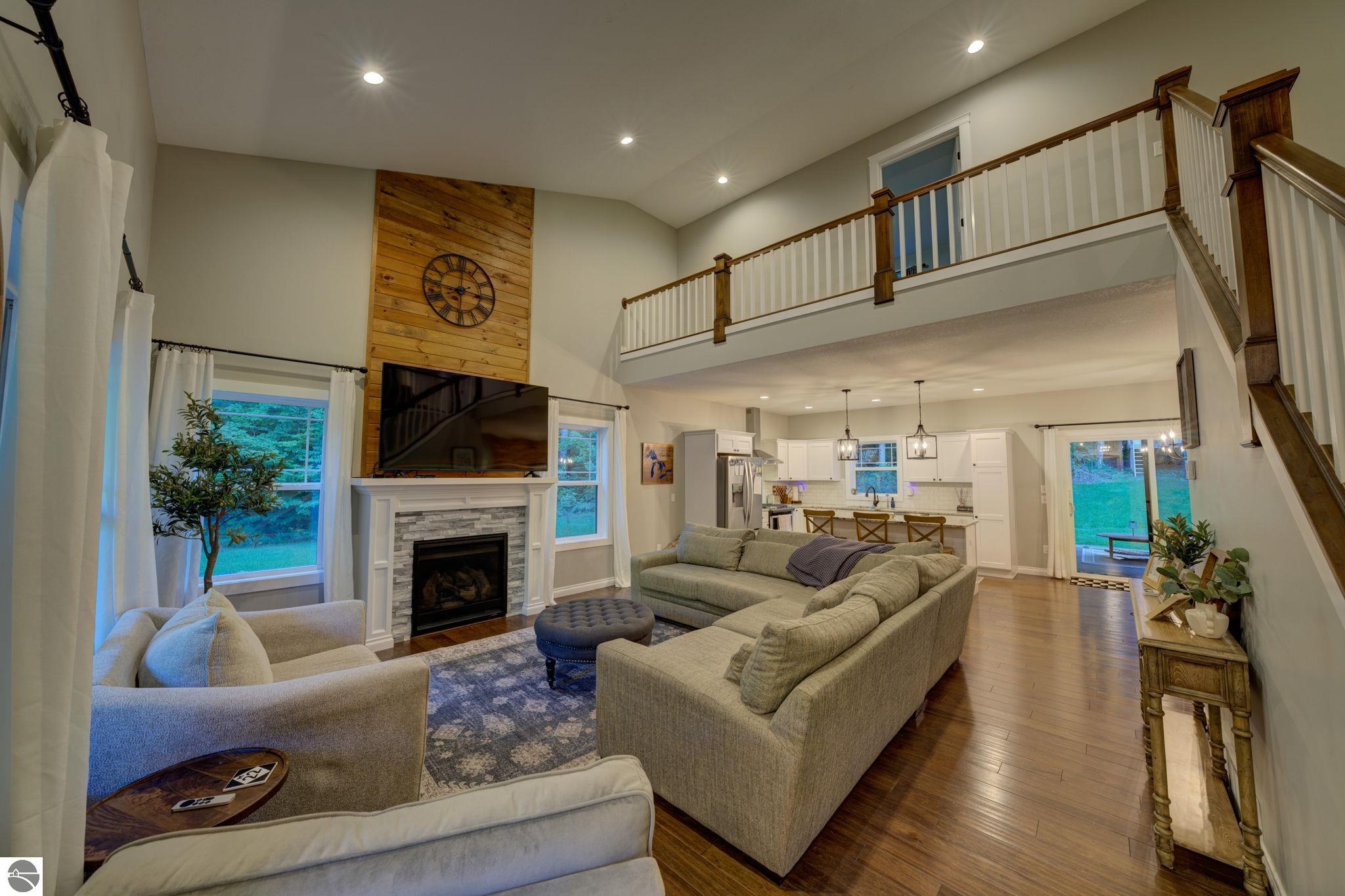 359 W Valley Road