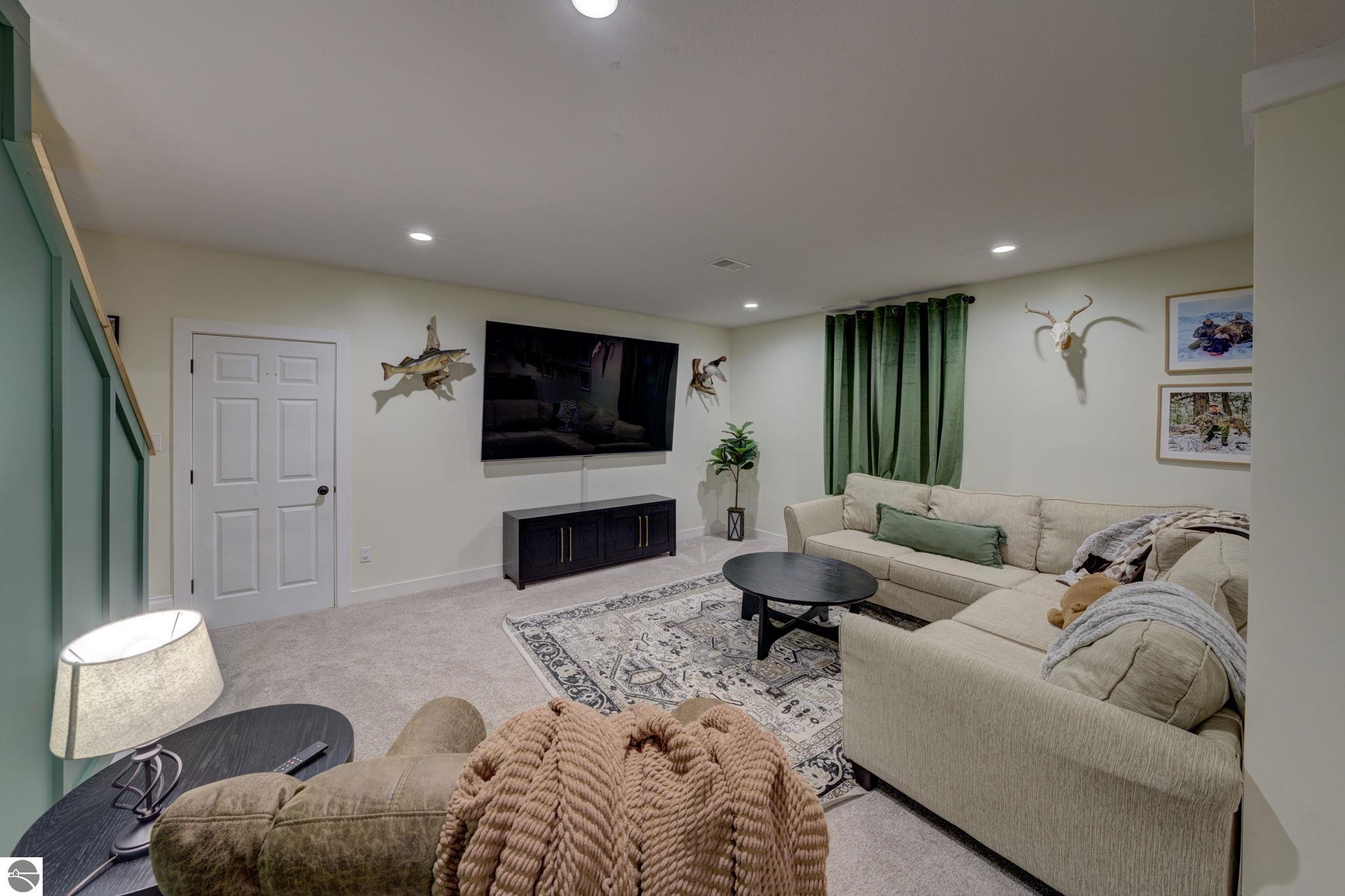 359 W Valley Road