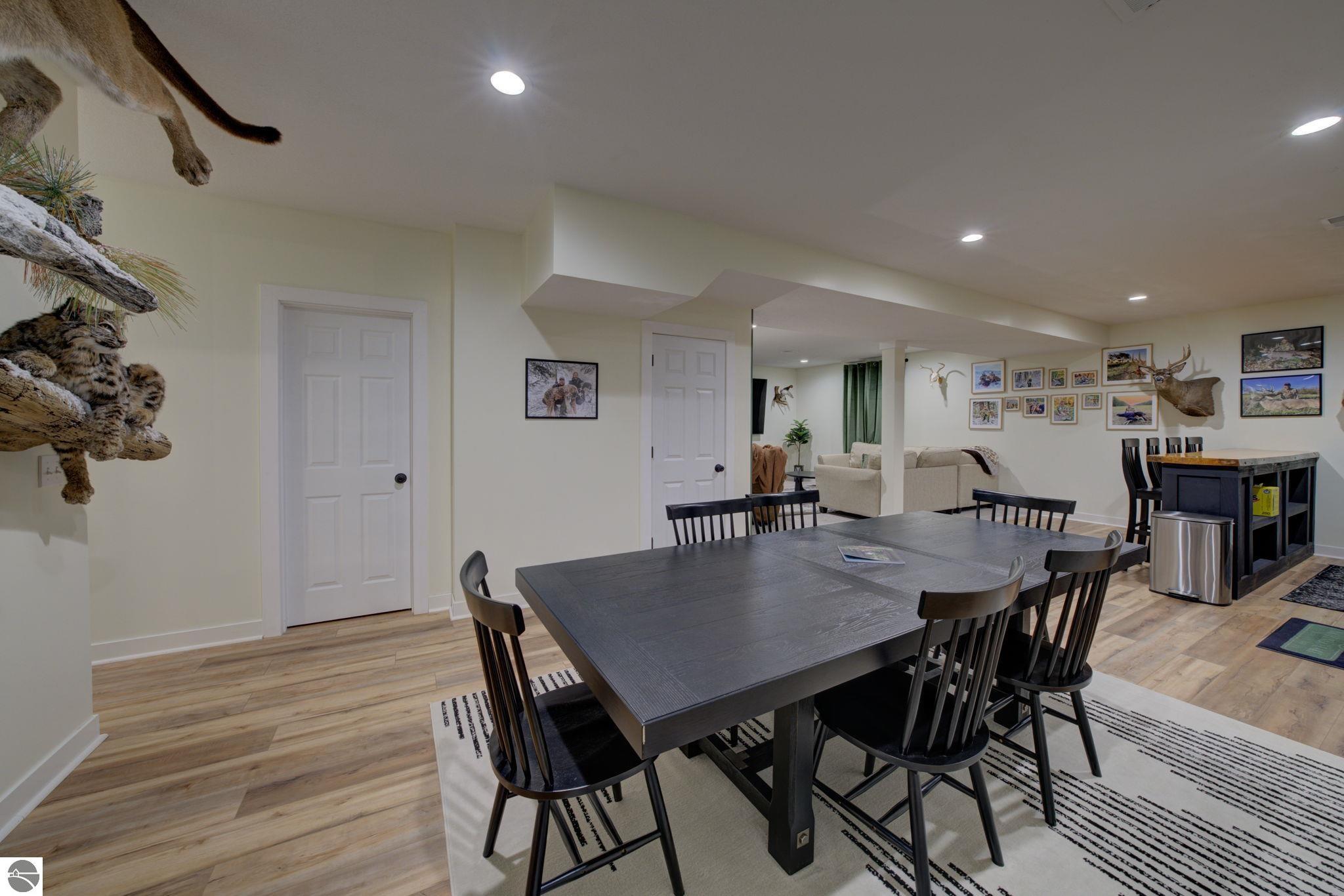 359 W Valley Road