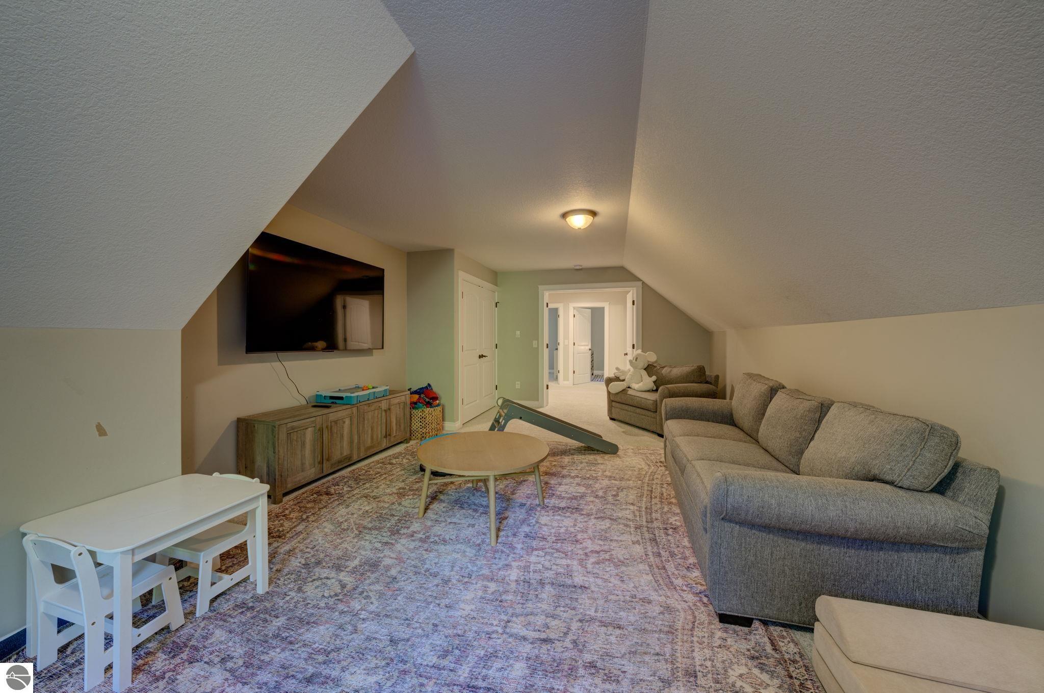 359 W Valley Road
