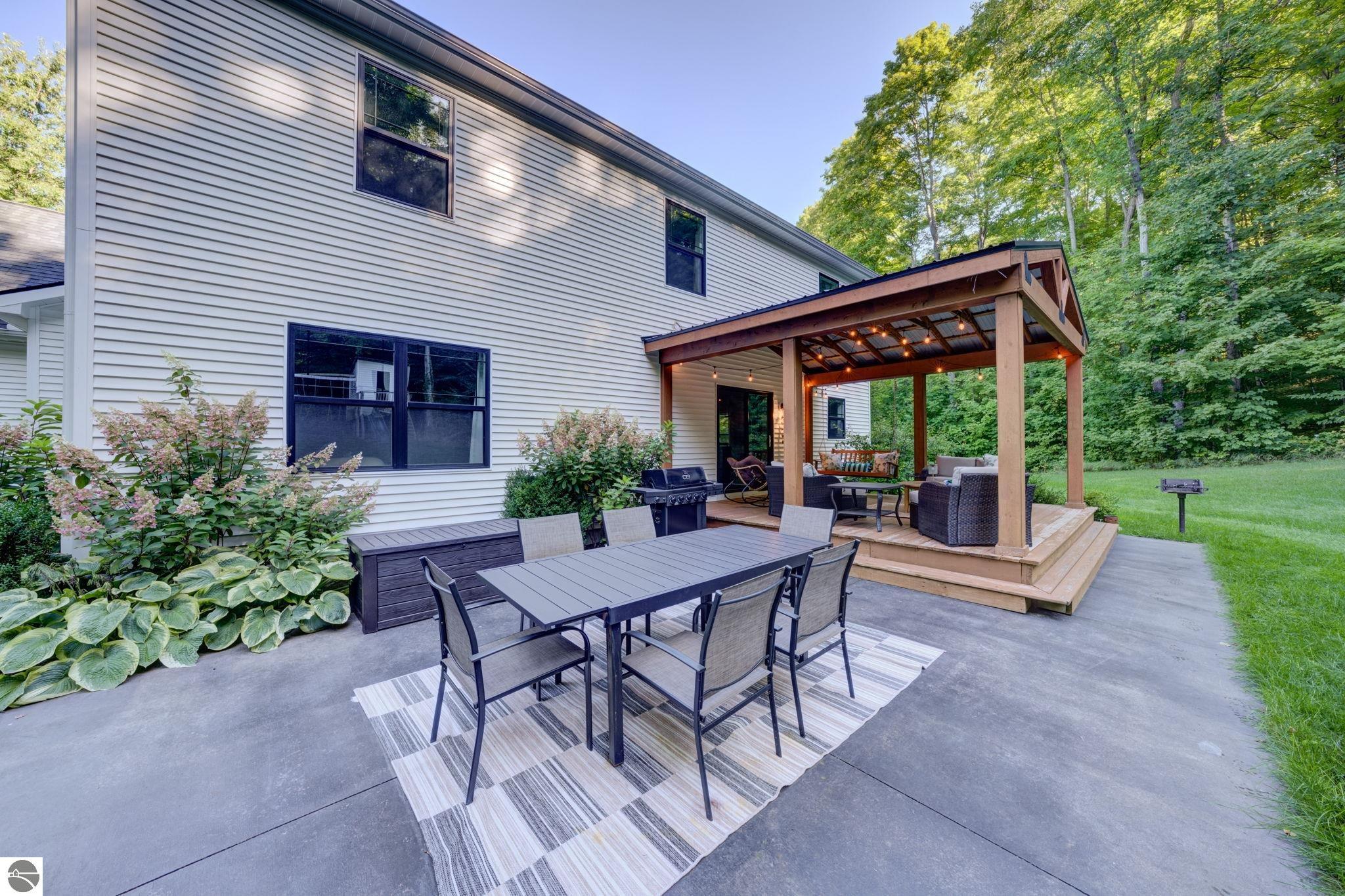 359 W Valley Road