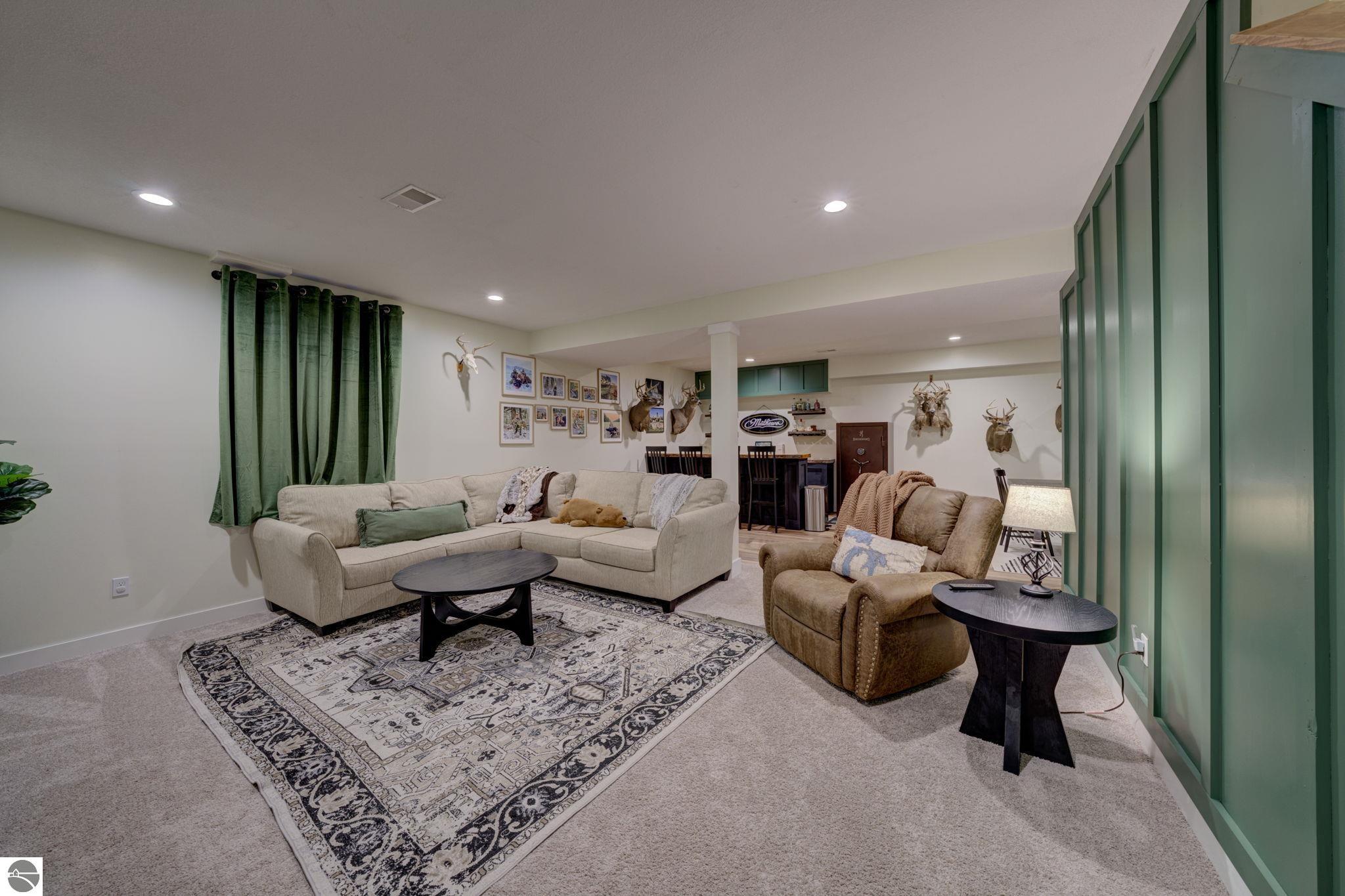 359 W Valley Road