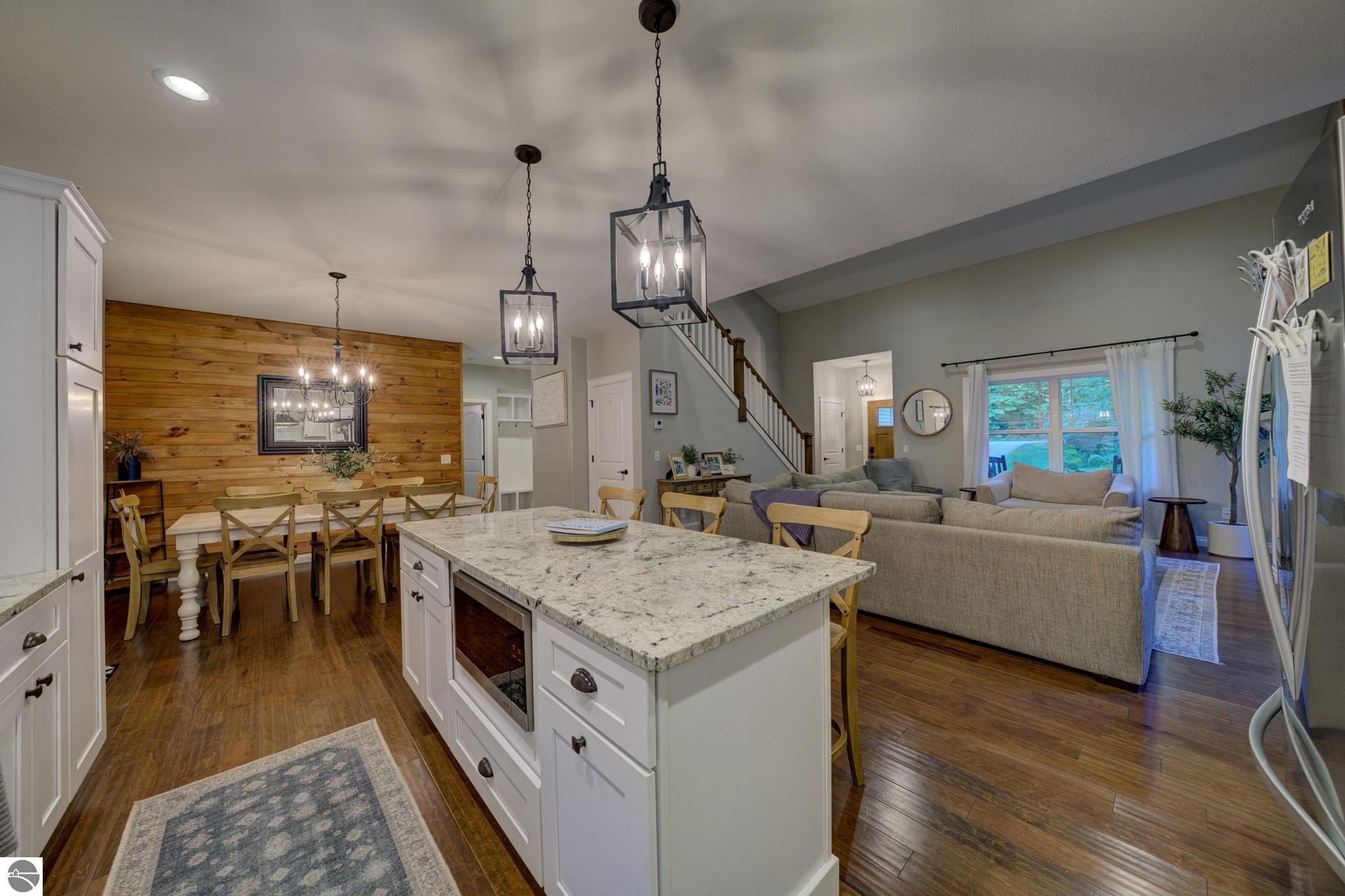 359 W Valley Road