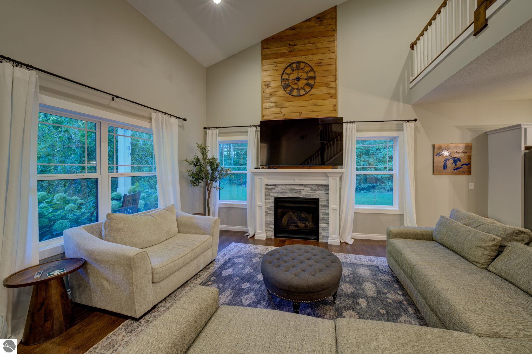 359 W Valley Road