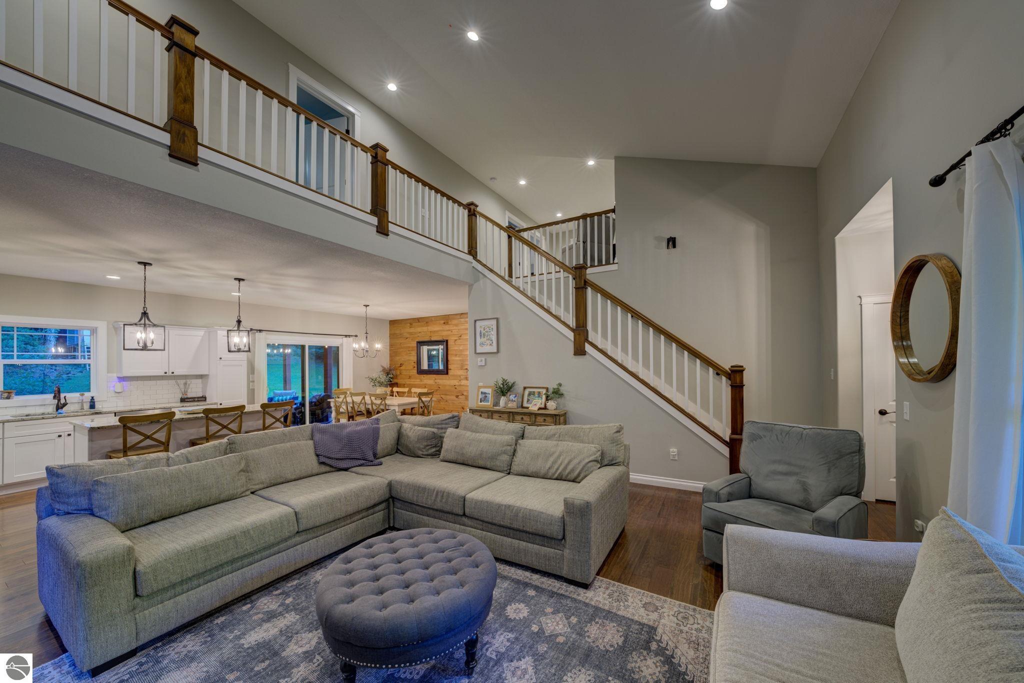 359 W Valley Road