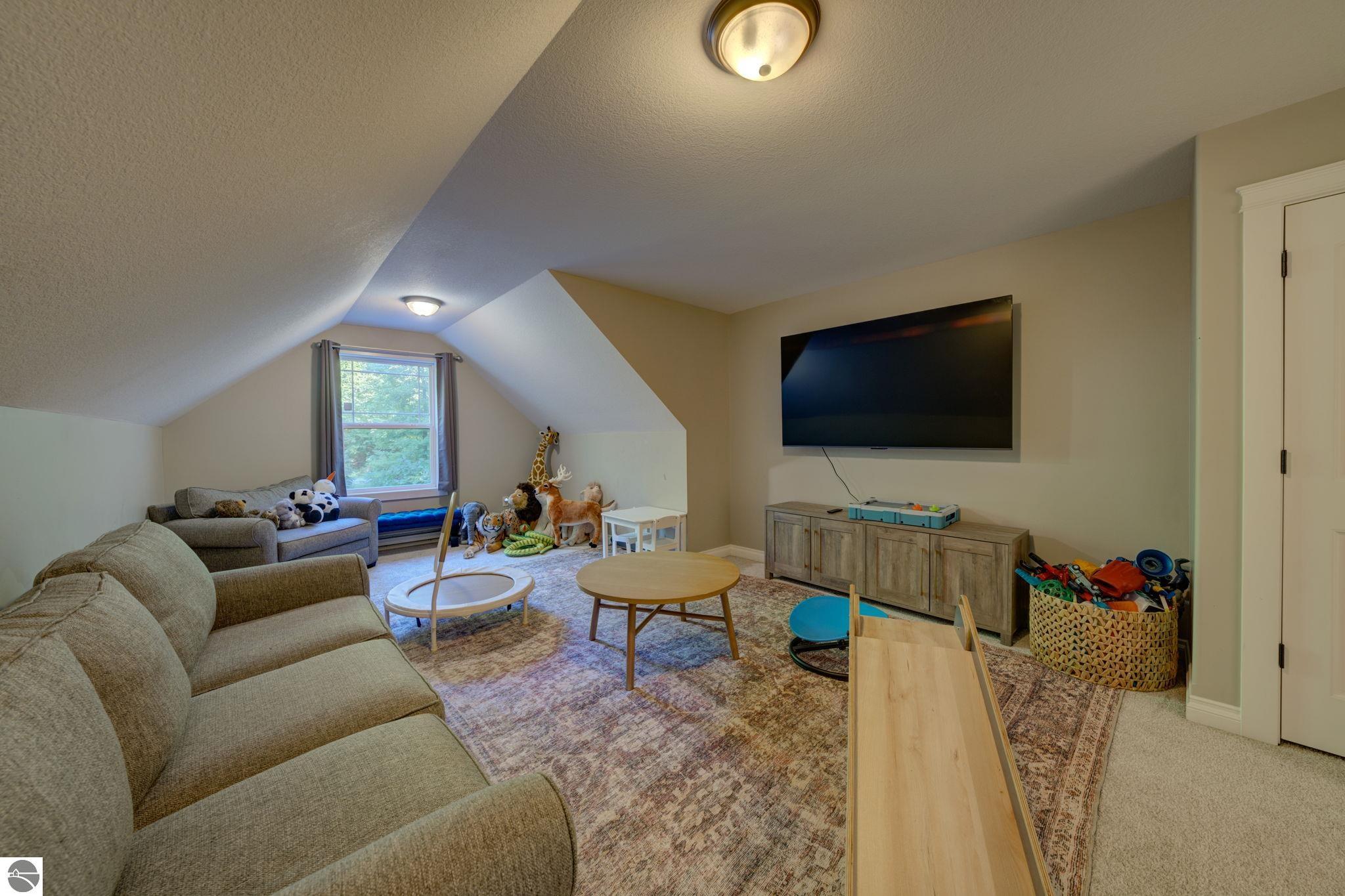 359 W Valley Road