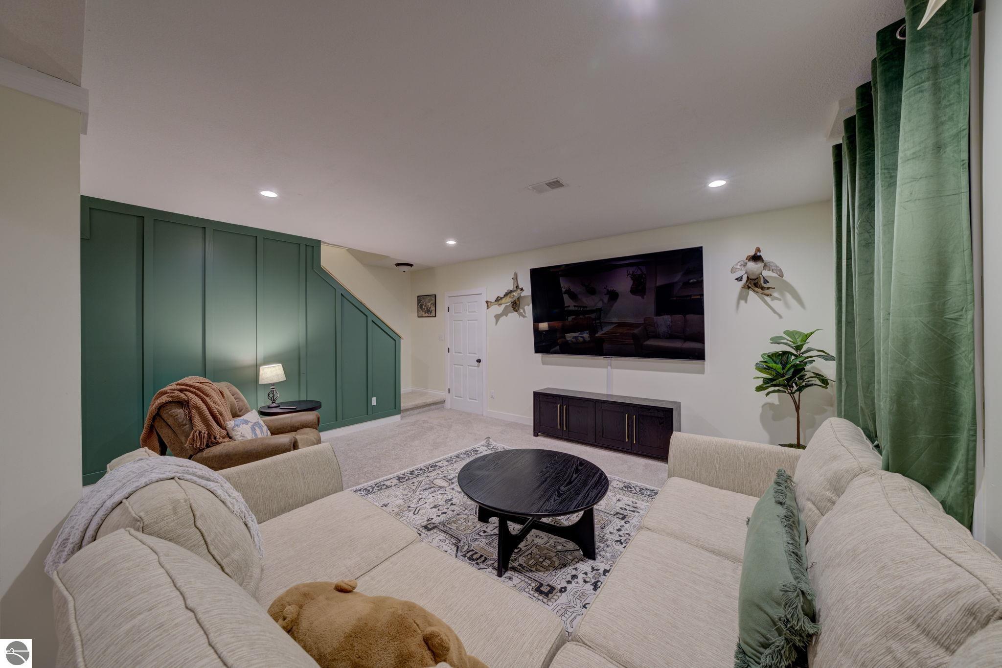 359 W Valley Road