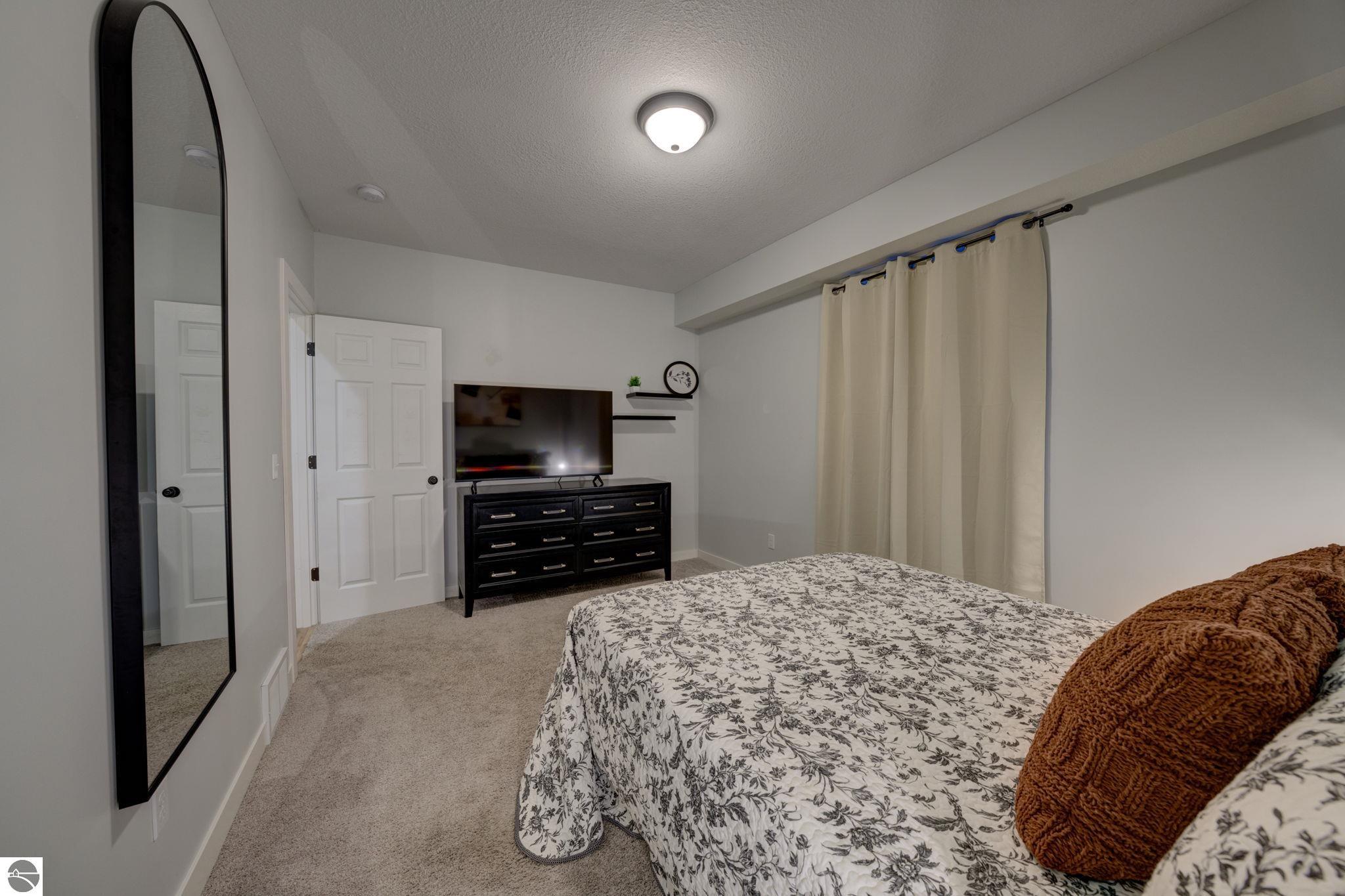 359 W Valley Road