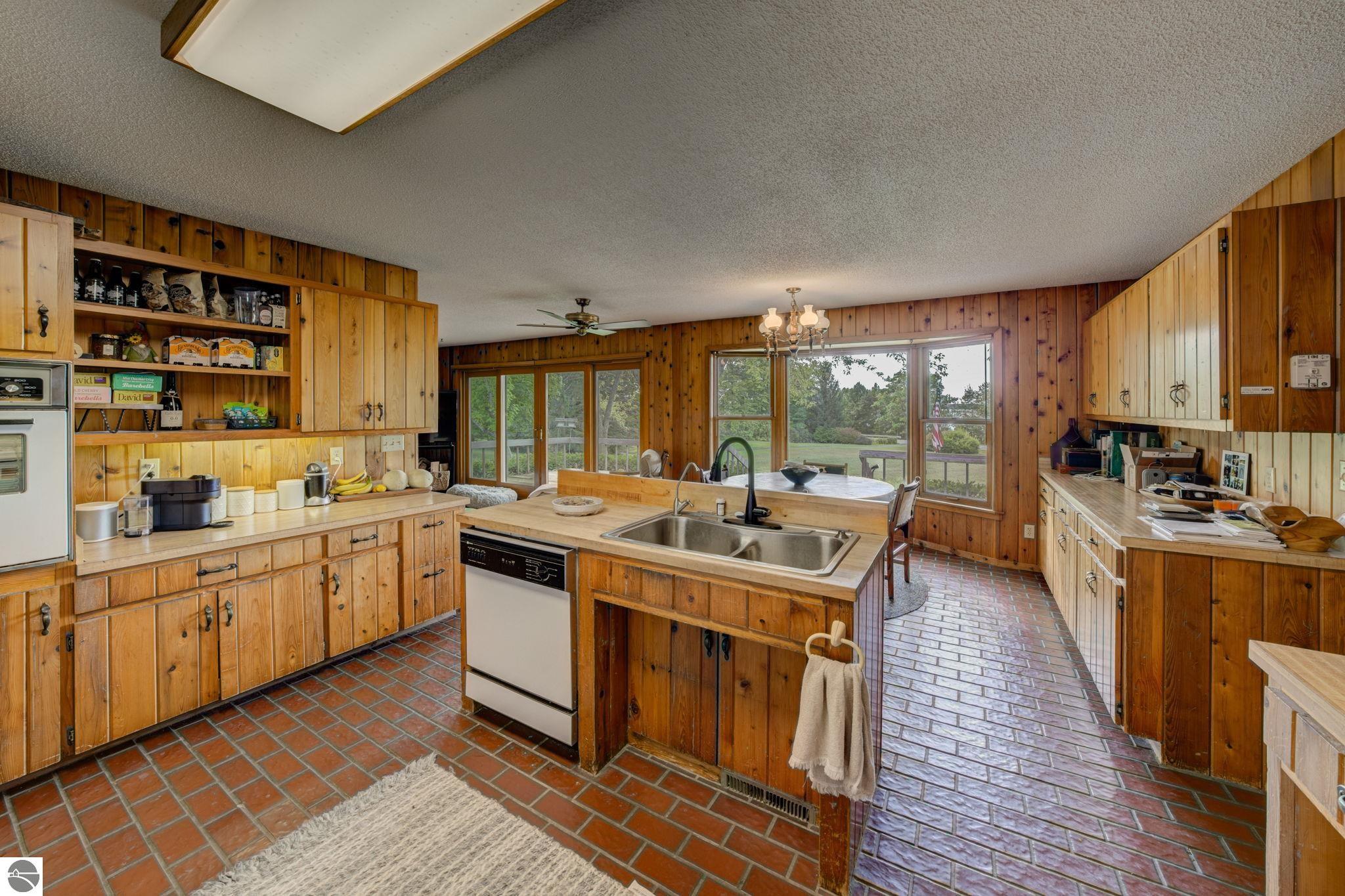 1996 Island View Road