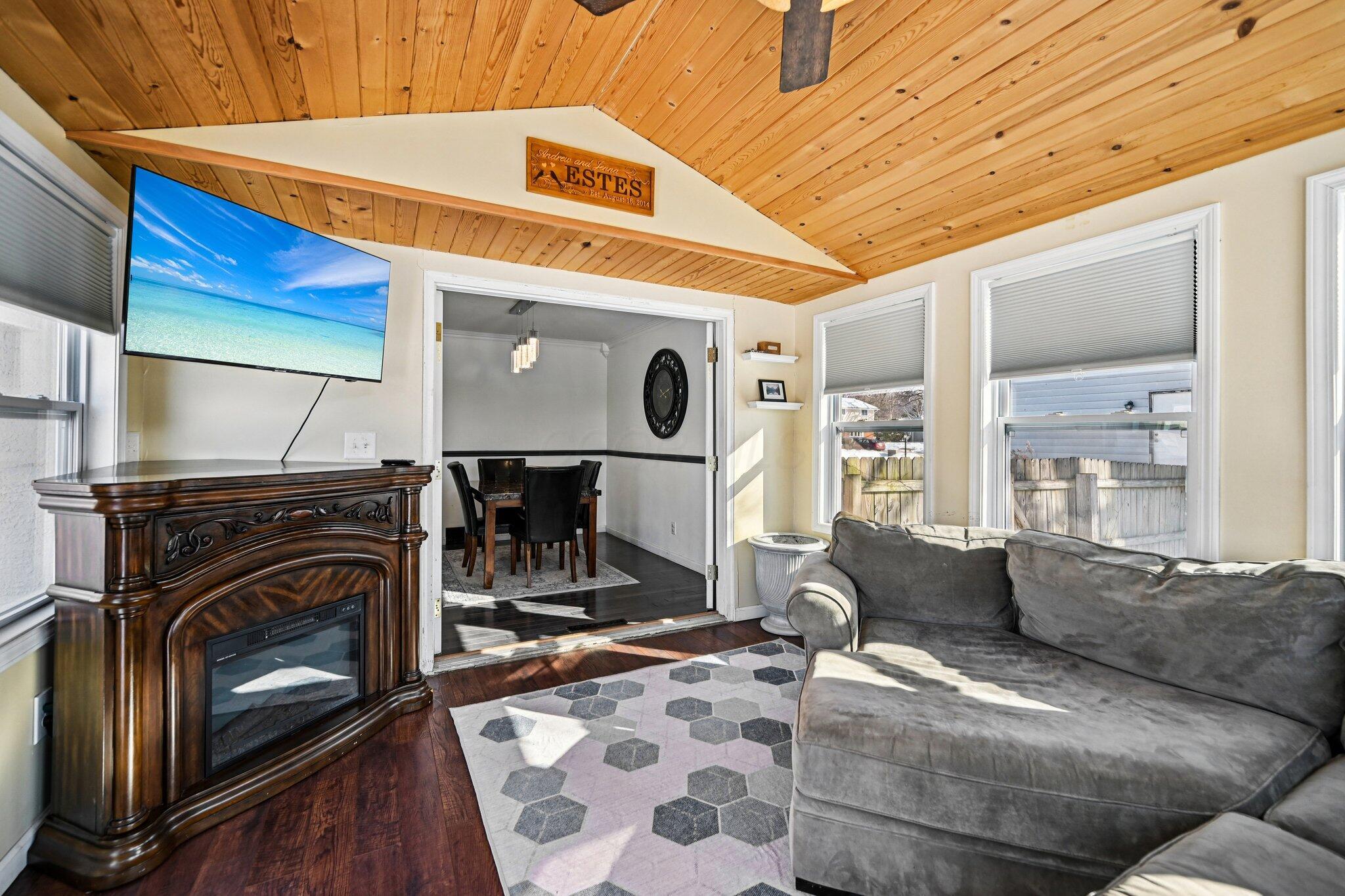 6187 Barberry Hollow