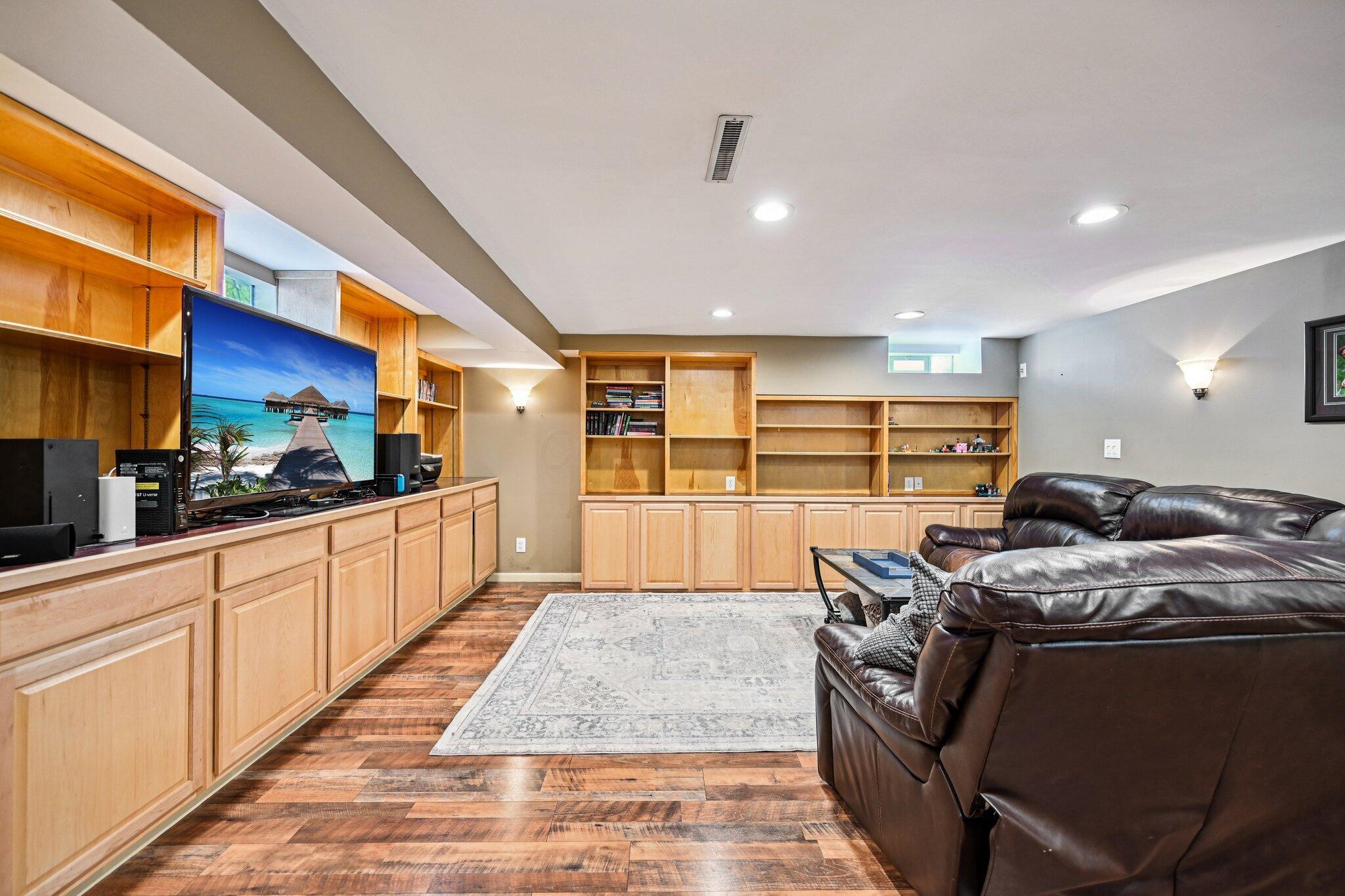 6187 Barberry Hollow