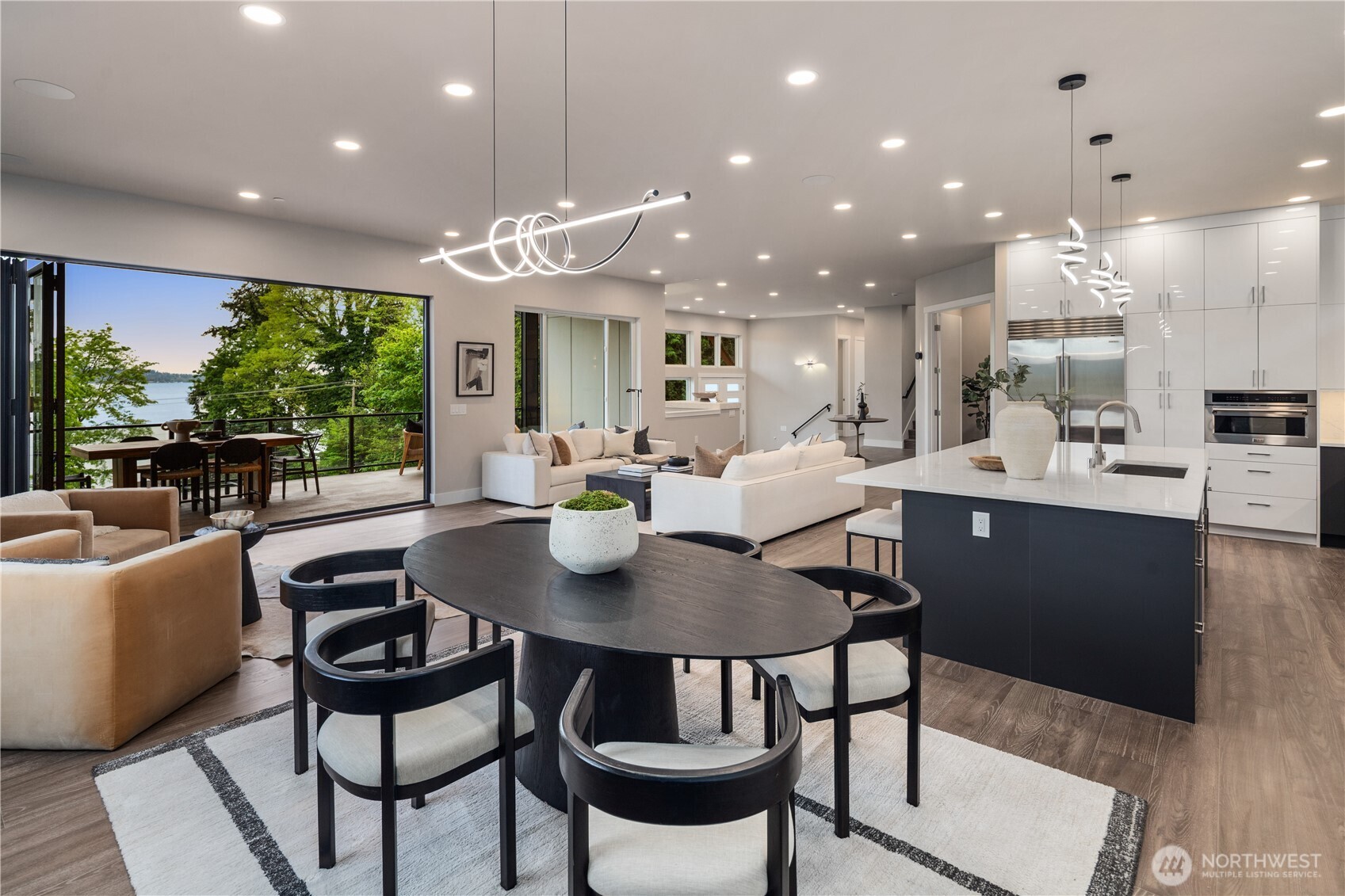 8814 NE Juanita Drive