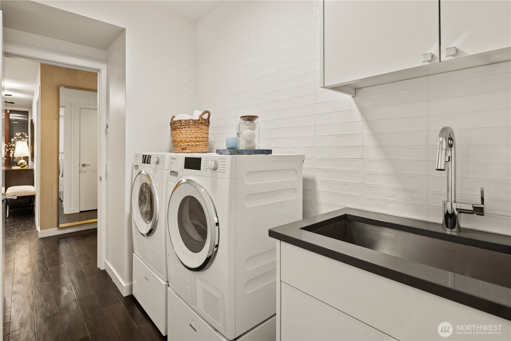 2832 Fairview Avenue E