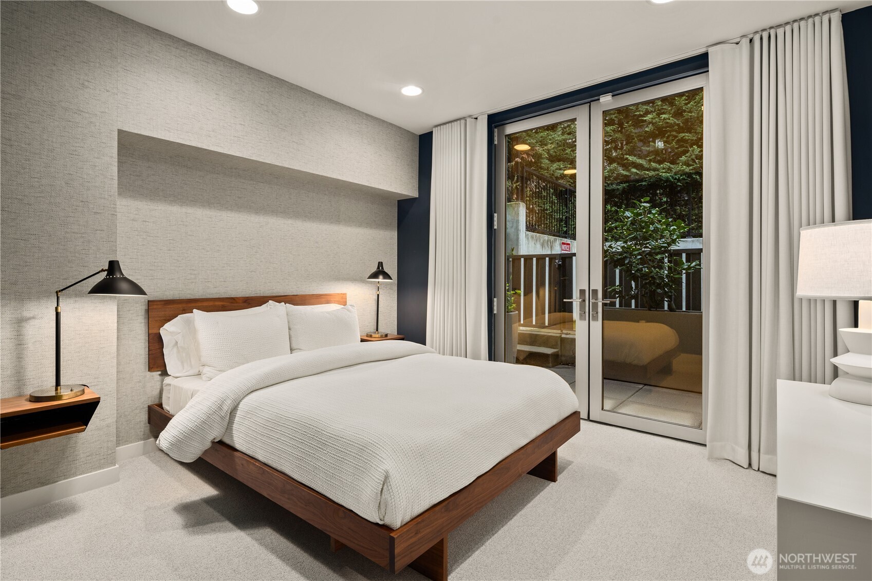 2832 Fairview Avenue E