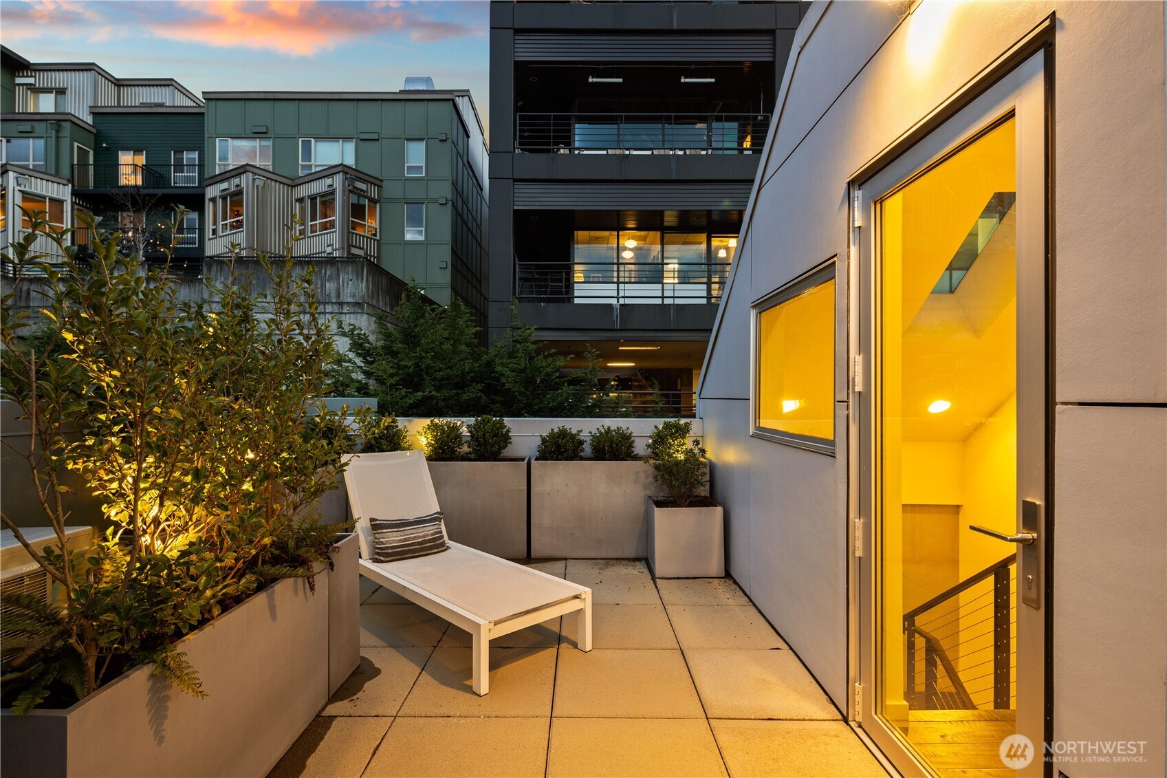 2832 Fairview Avenue E