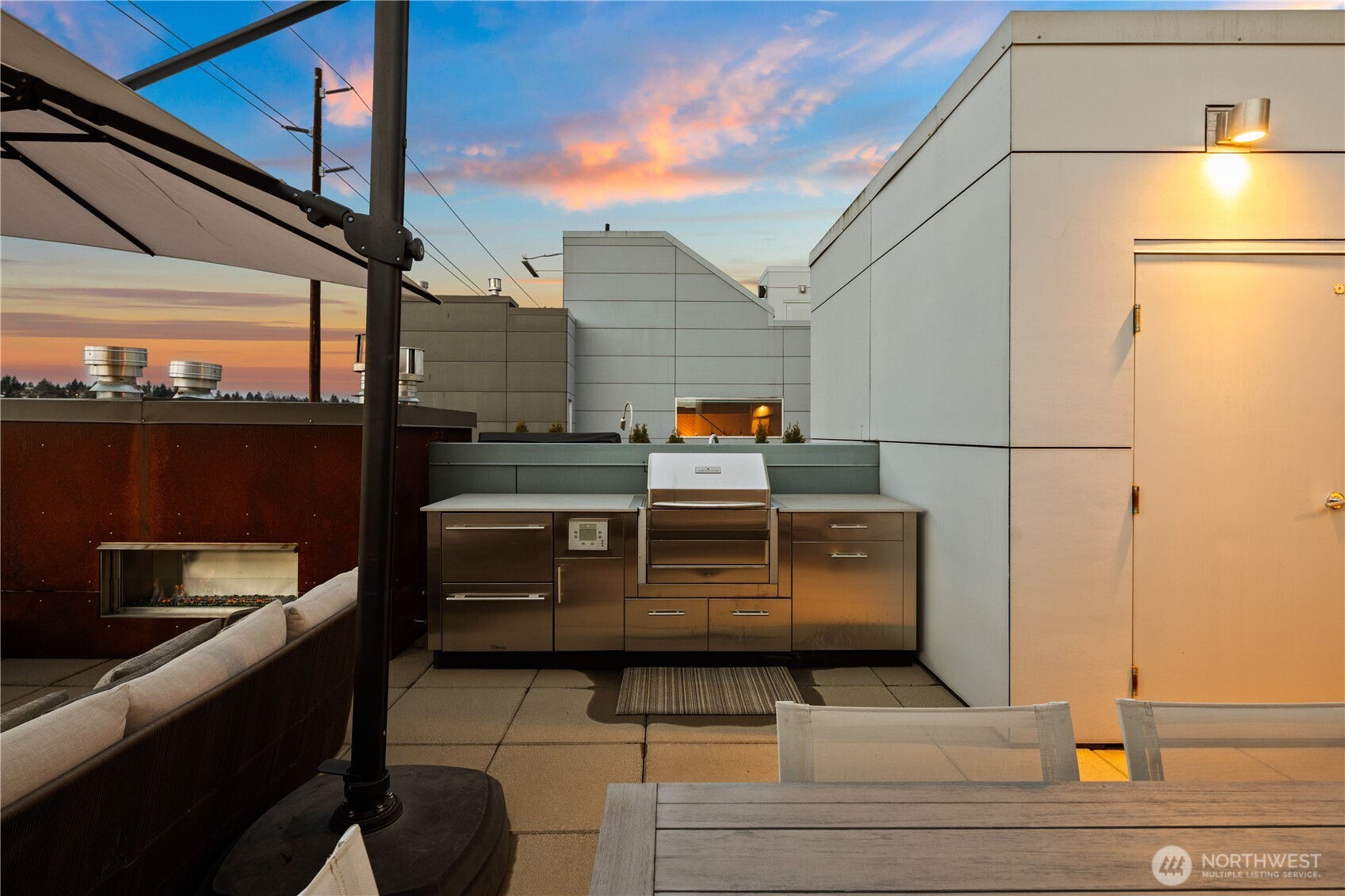 2832 Fairview Avenue E