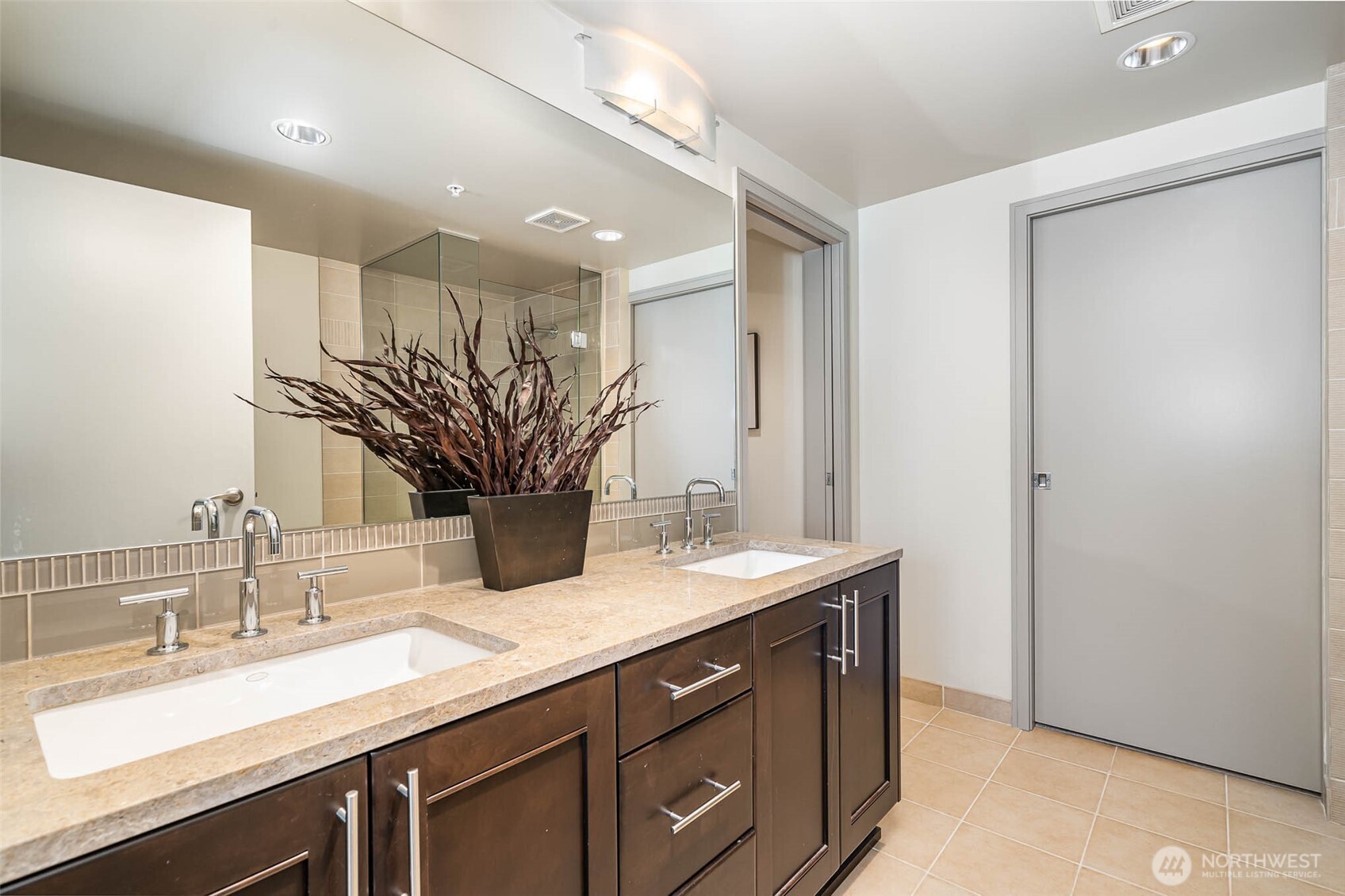 10650 NE 9th Place Unit: 1122