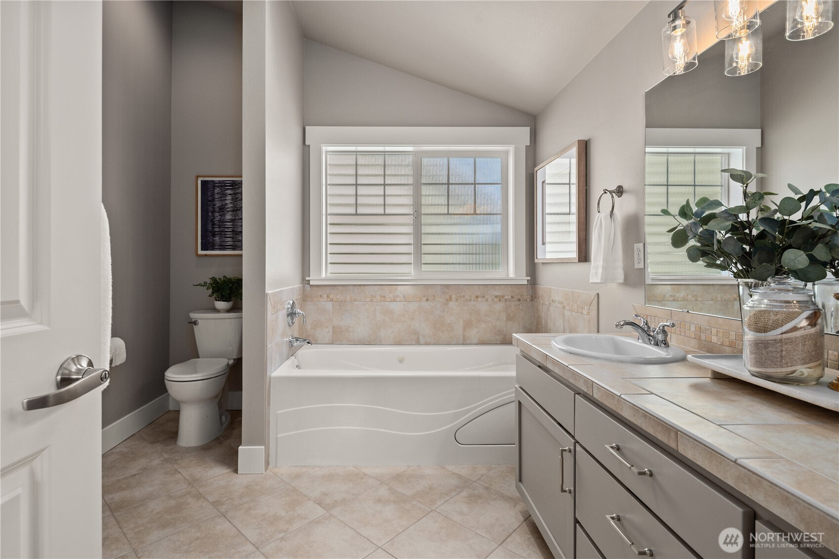 5015 A 8th Avenue NW