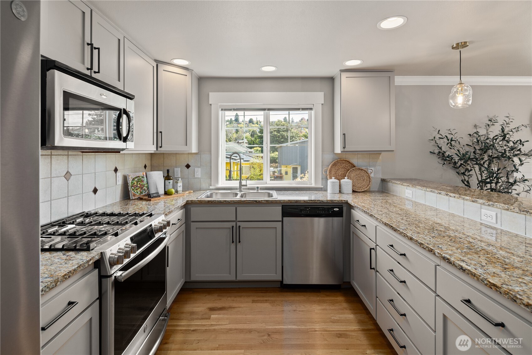 5015 A 8th Avenue NW