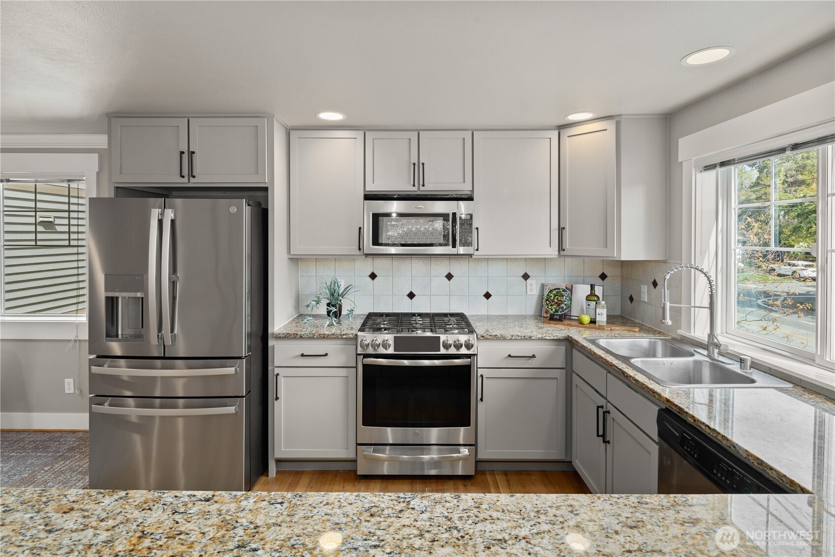 5015 A 8th Avenue NW