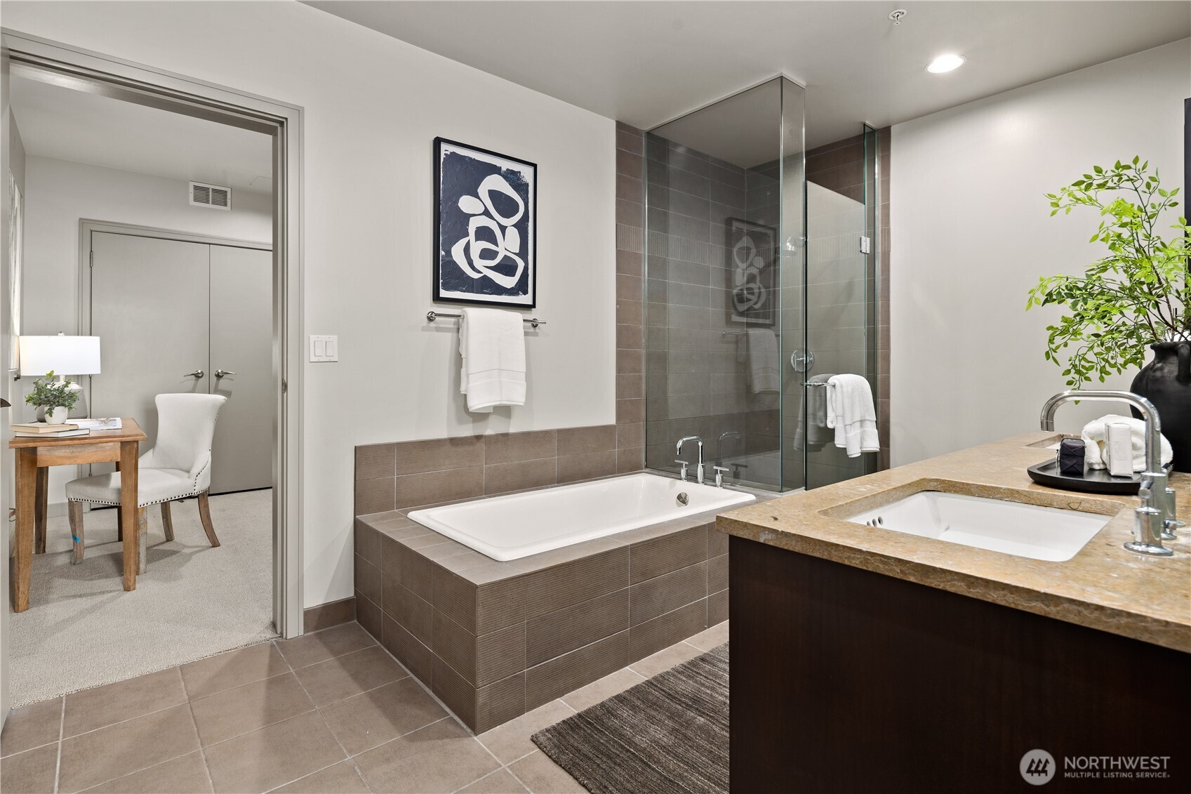 10650 NE 9th Place Unit: 1925