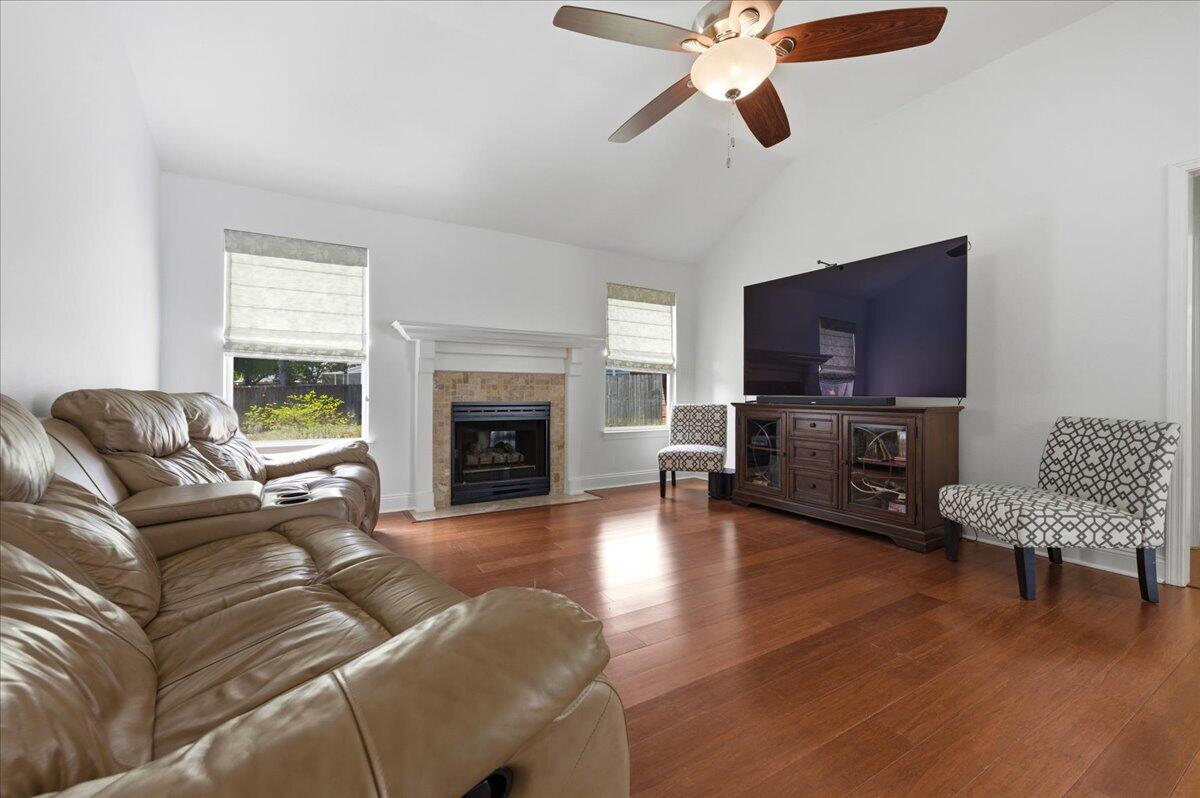 4034 Bond Circle
