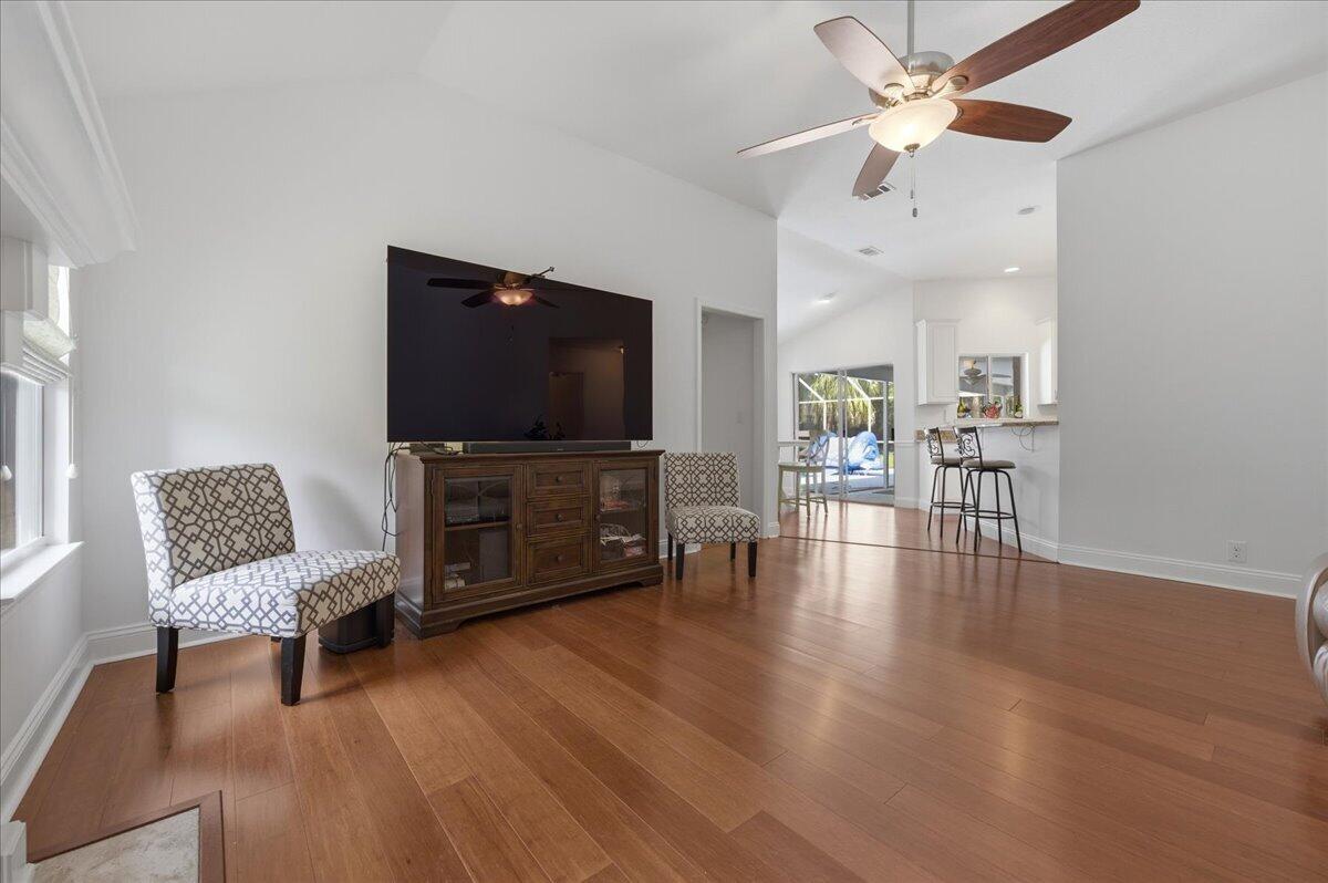 4034 Bond Circle