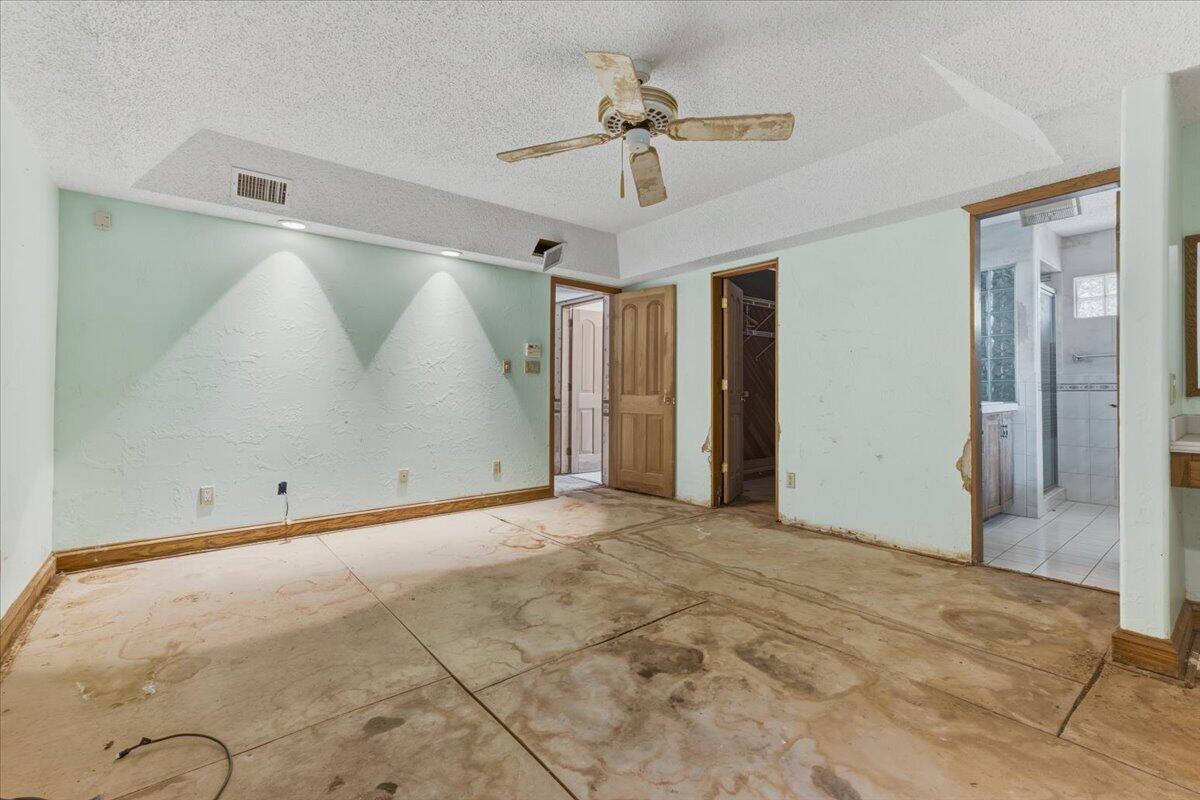 212 White Street