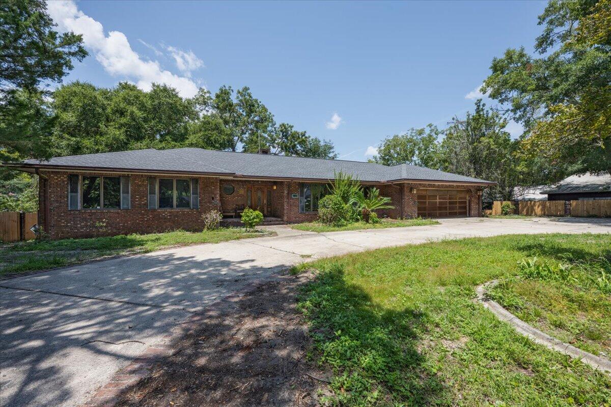 212 White Street