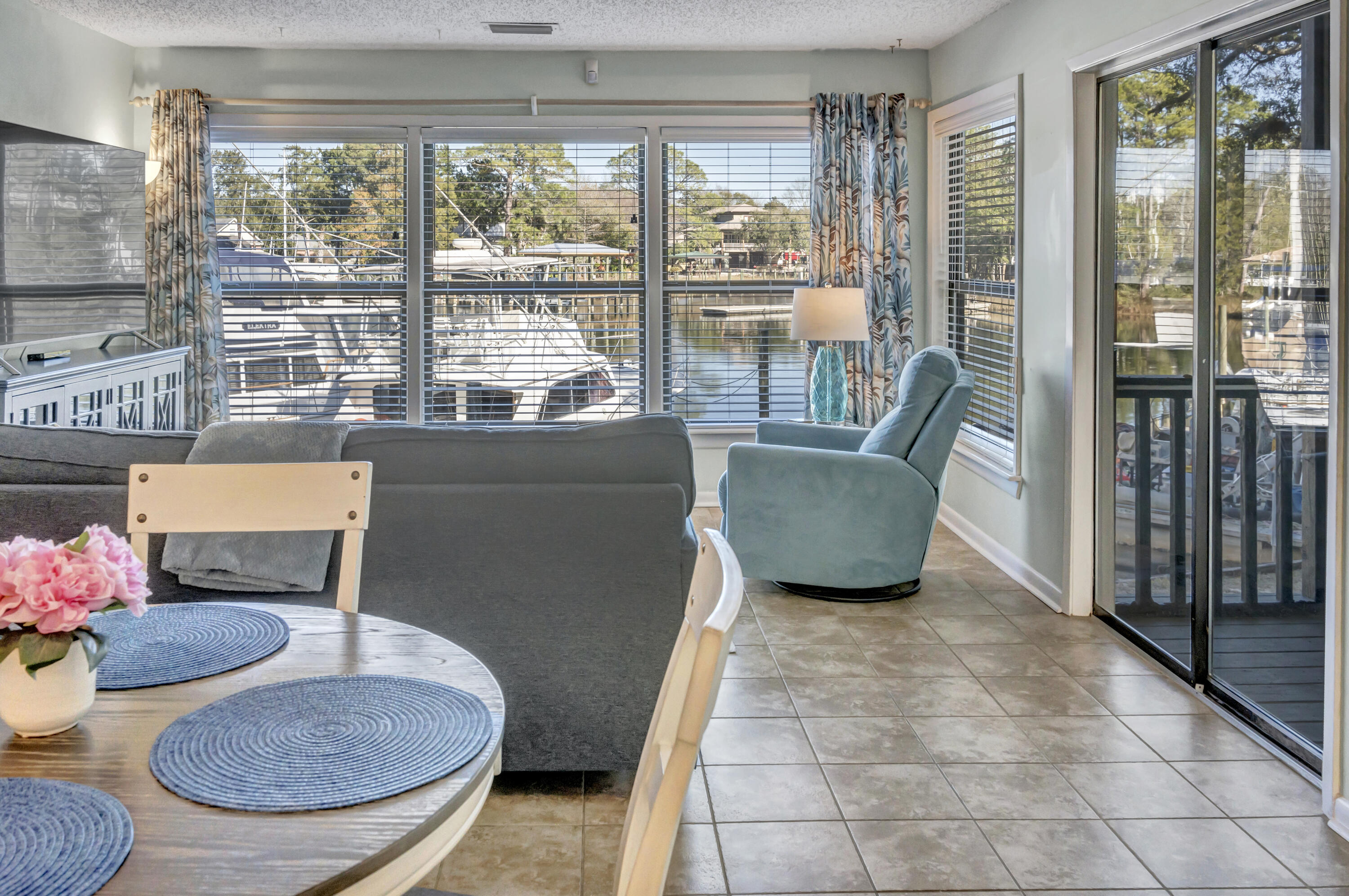 300 Yacht Club Drive, UNIT 04