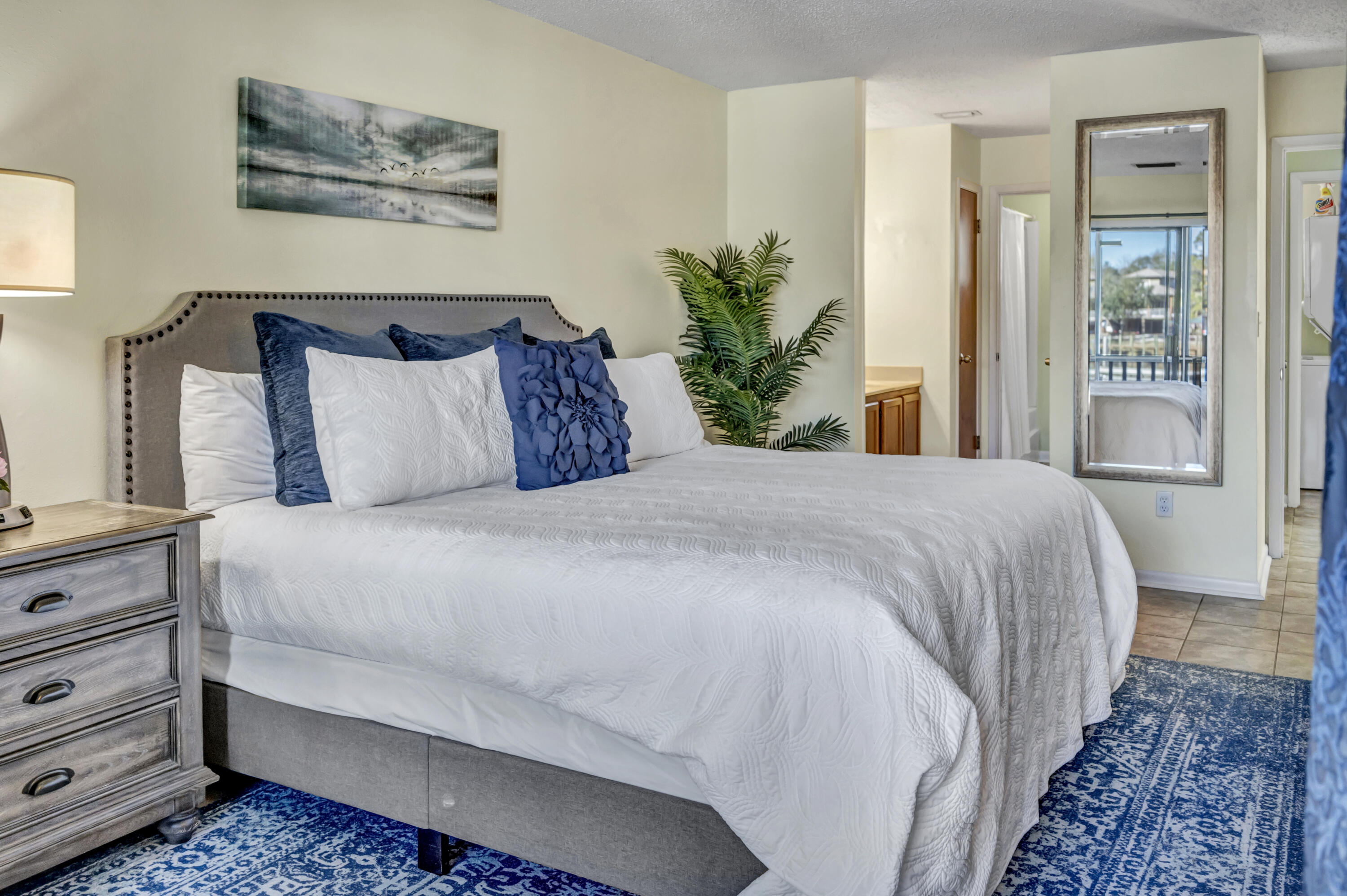 300 Yacht Club Drive, UNIT 04