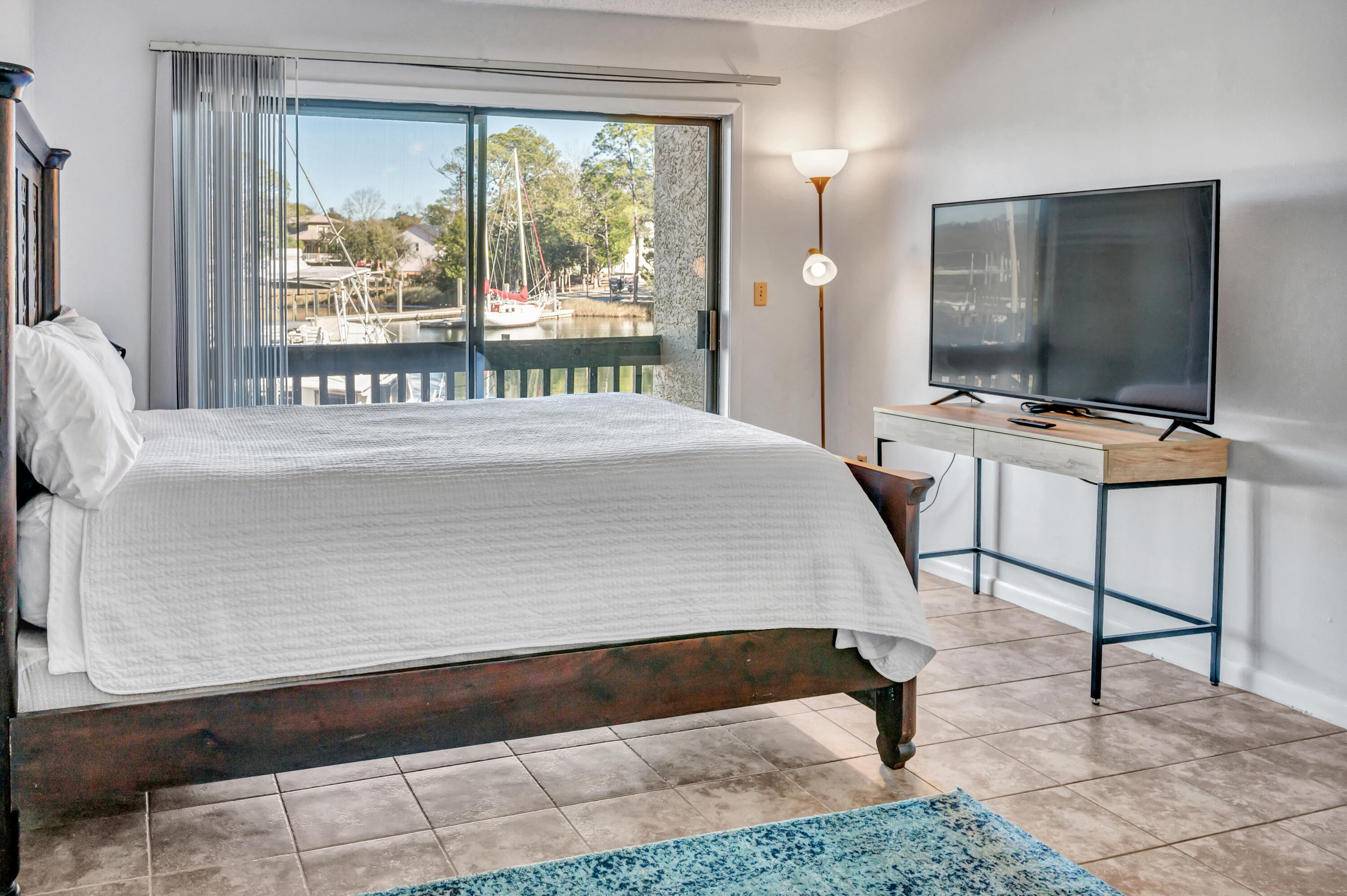 300 Yacht Club Drive, UNIT 04