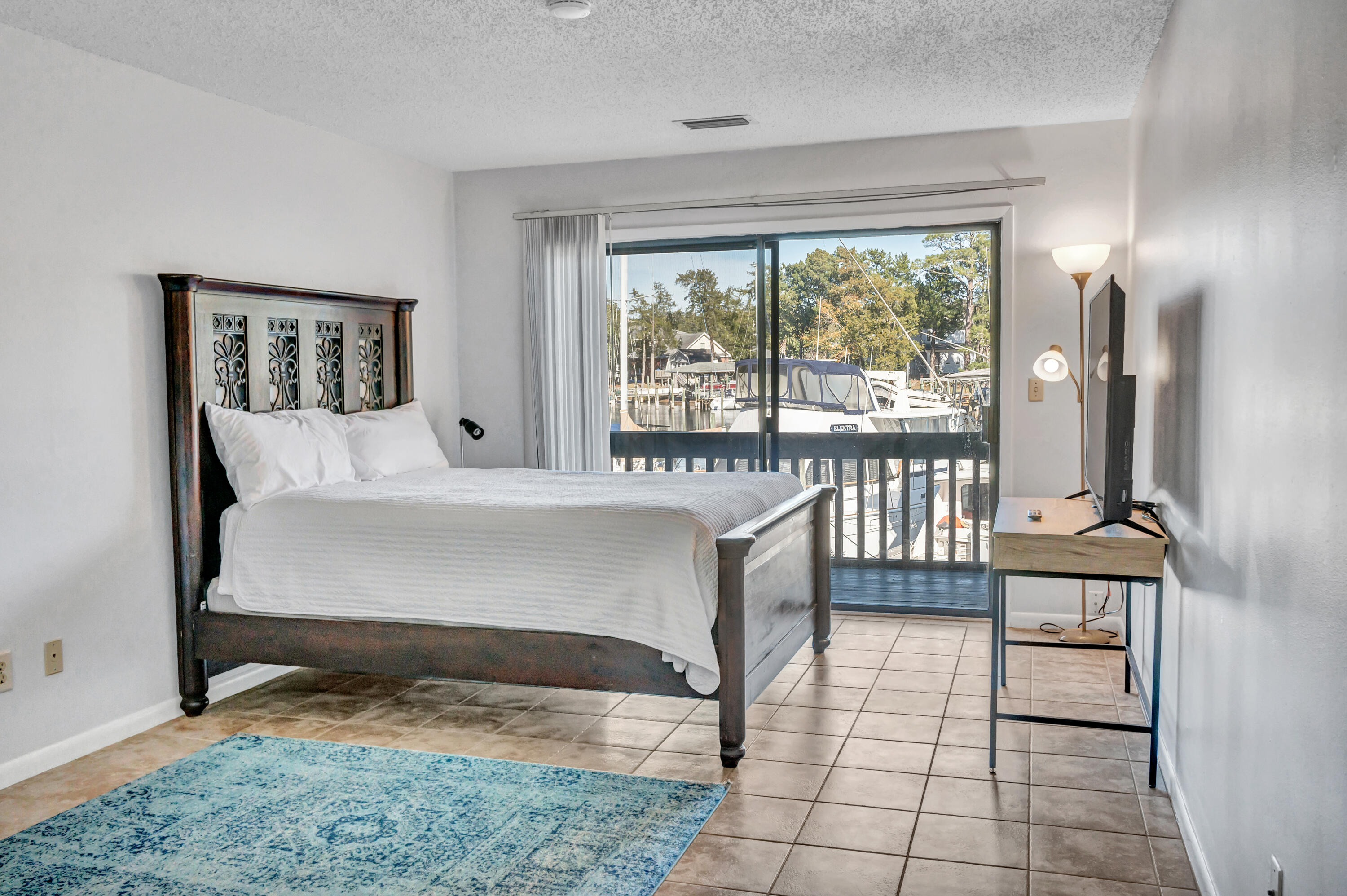 300 Yacht Club Drive, UNIT 04