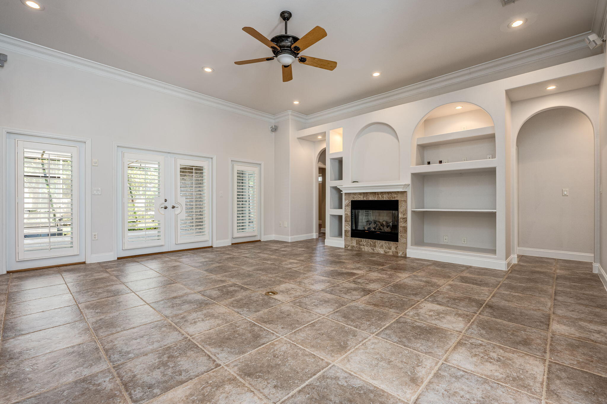 402 Spicebush Court