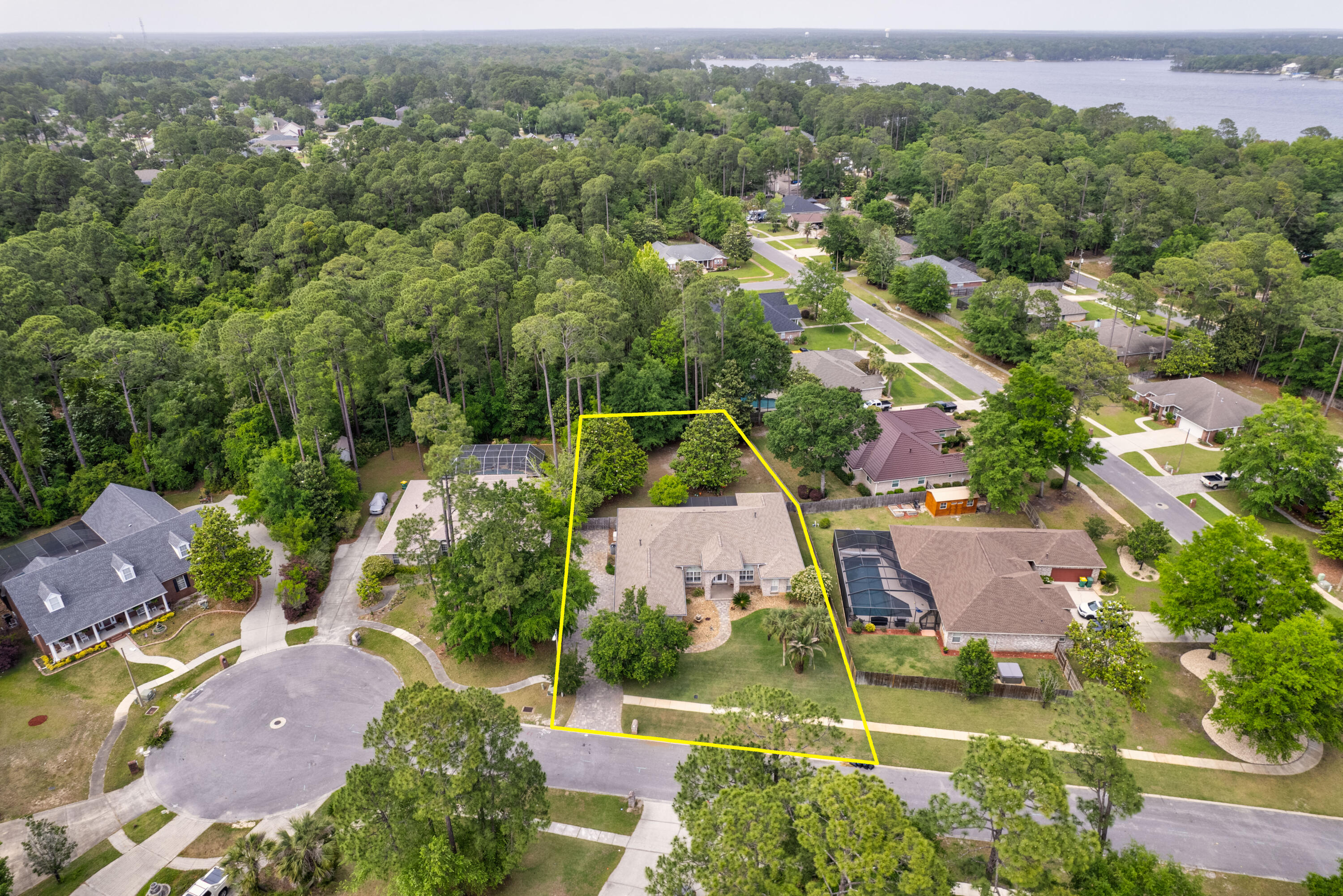 402 Spicebush Court