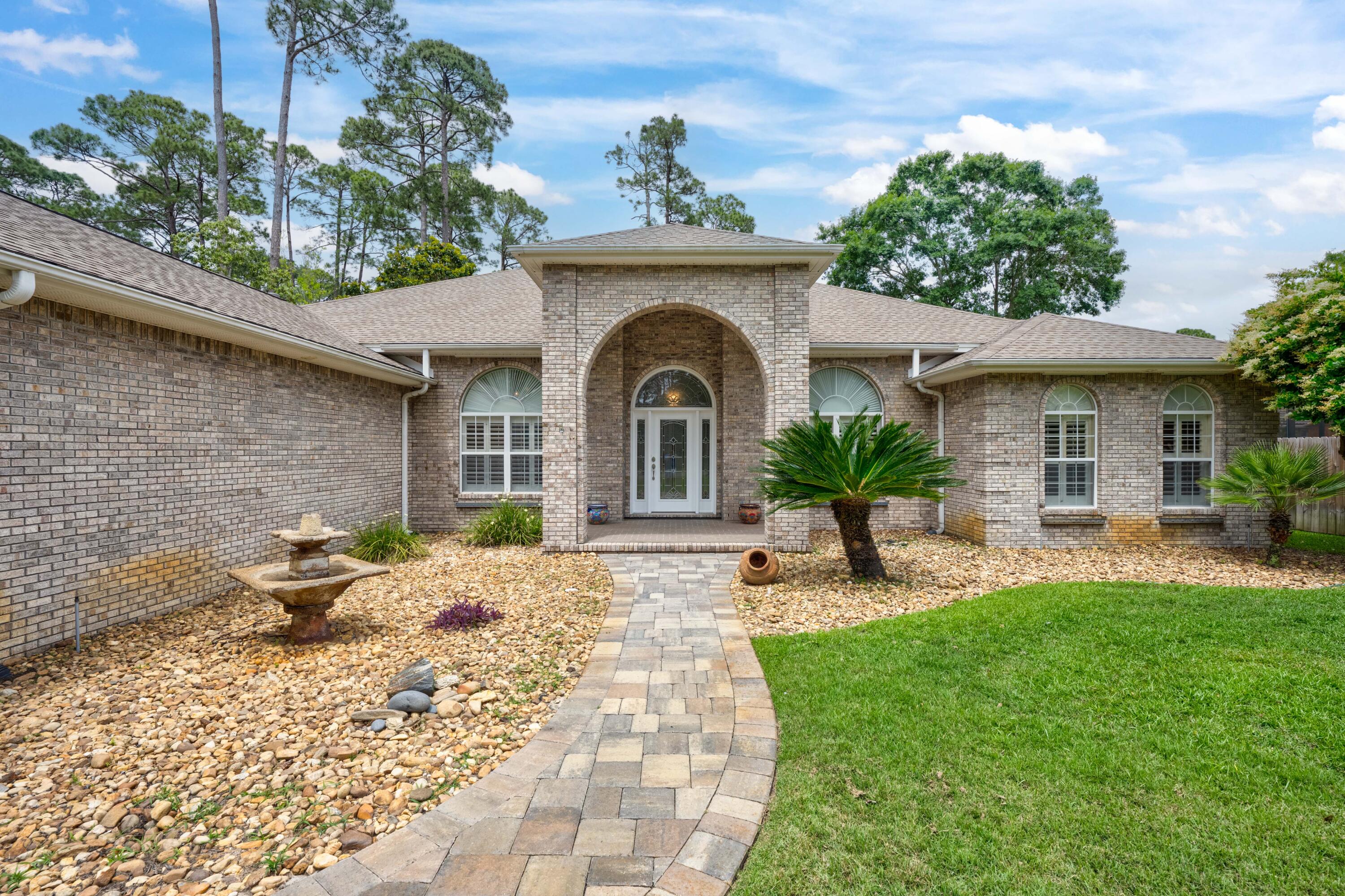 402 Spicebush Court