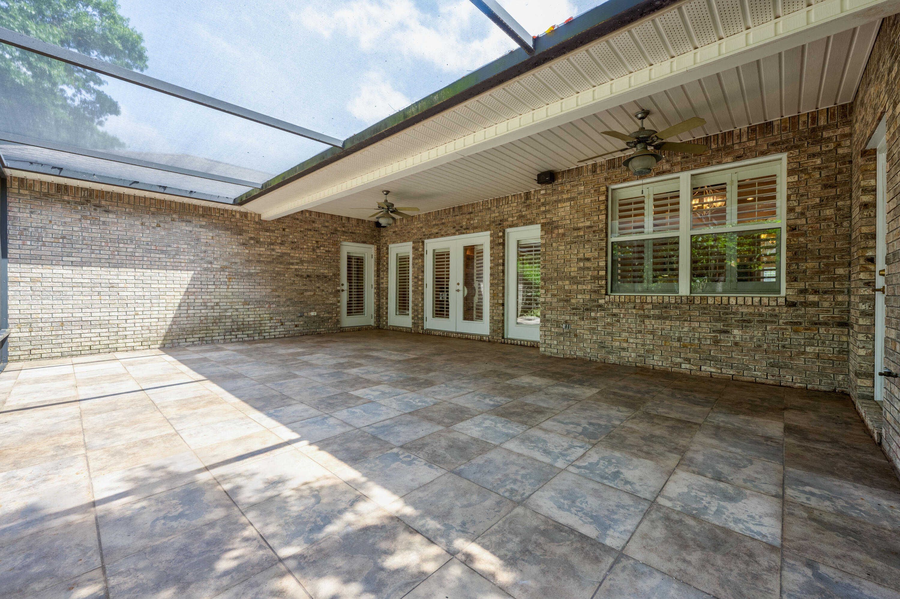 402 Spicebush Court