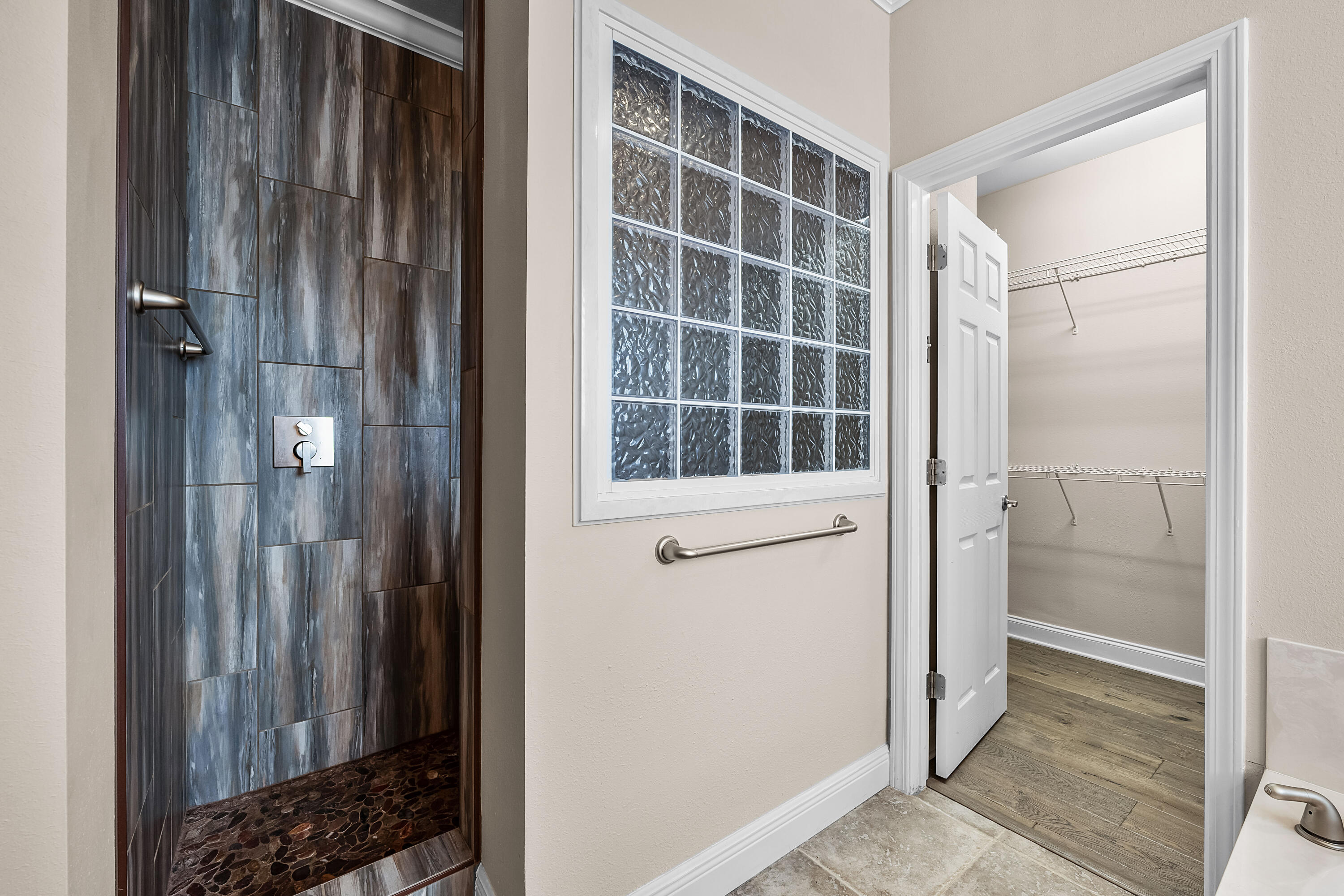 402 Spicebush Court