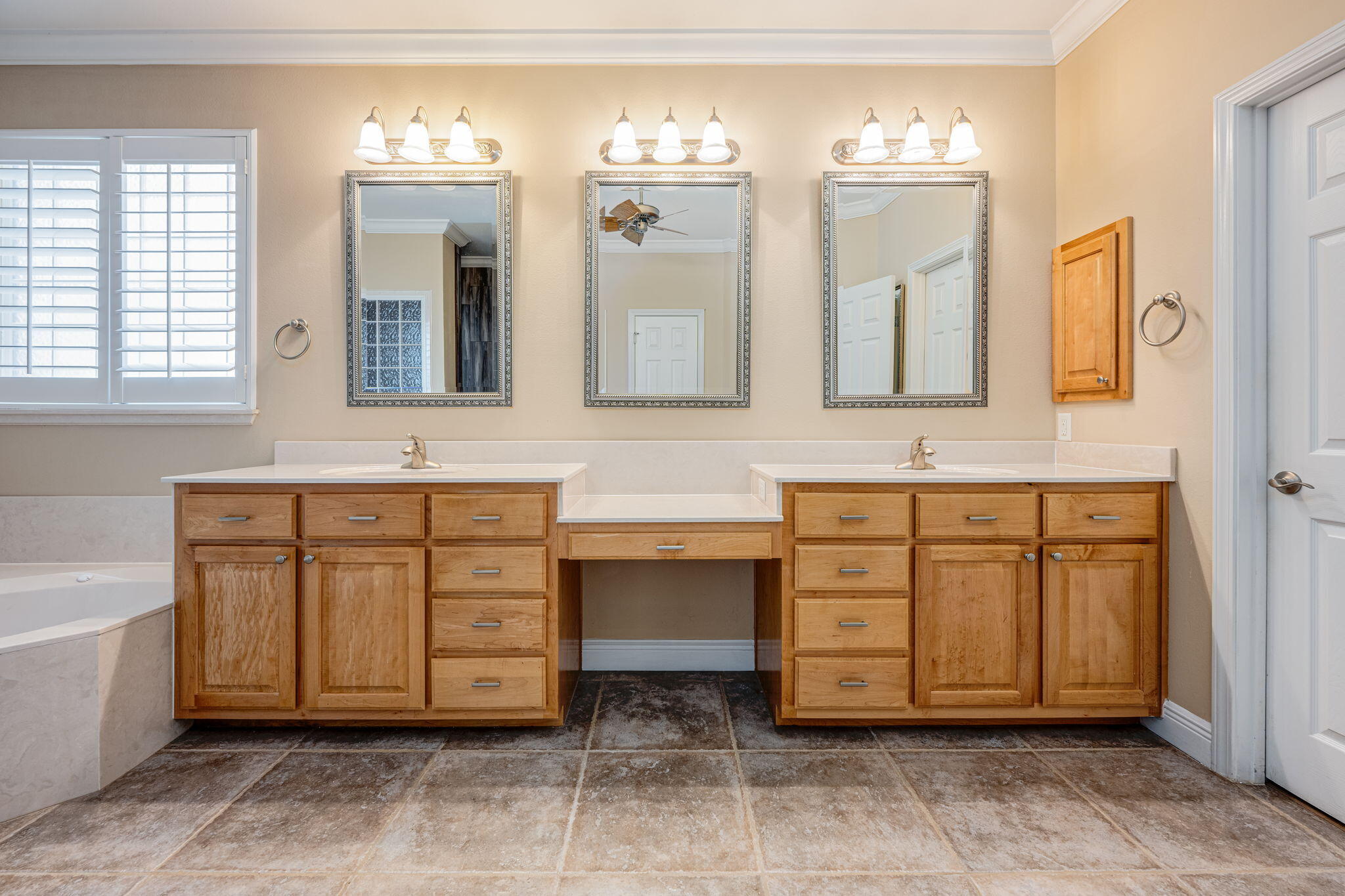 402 Spicebush Court