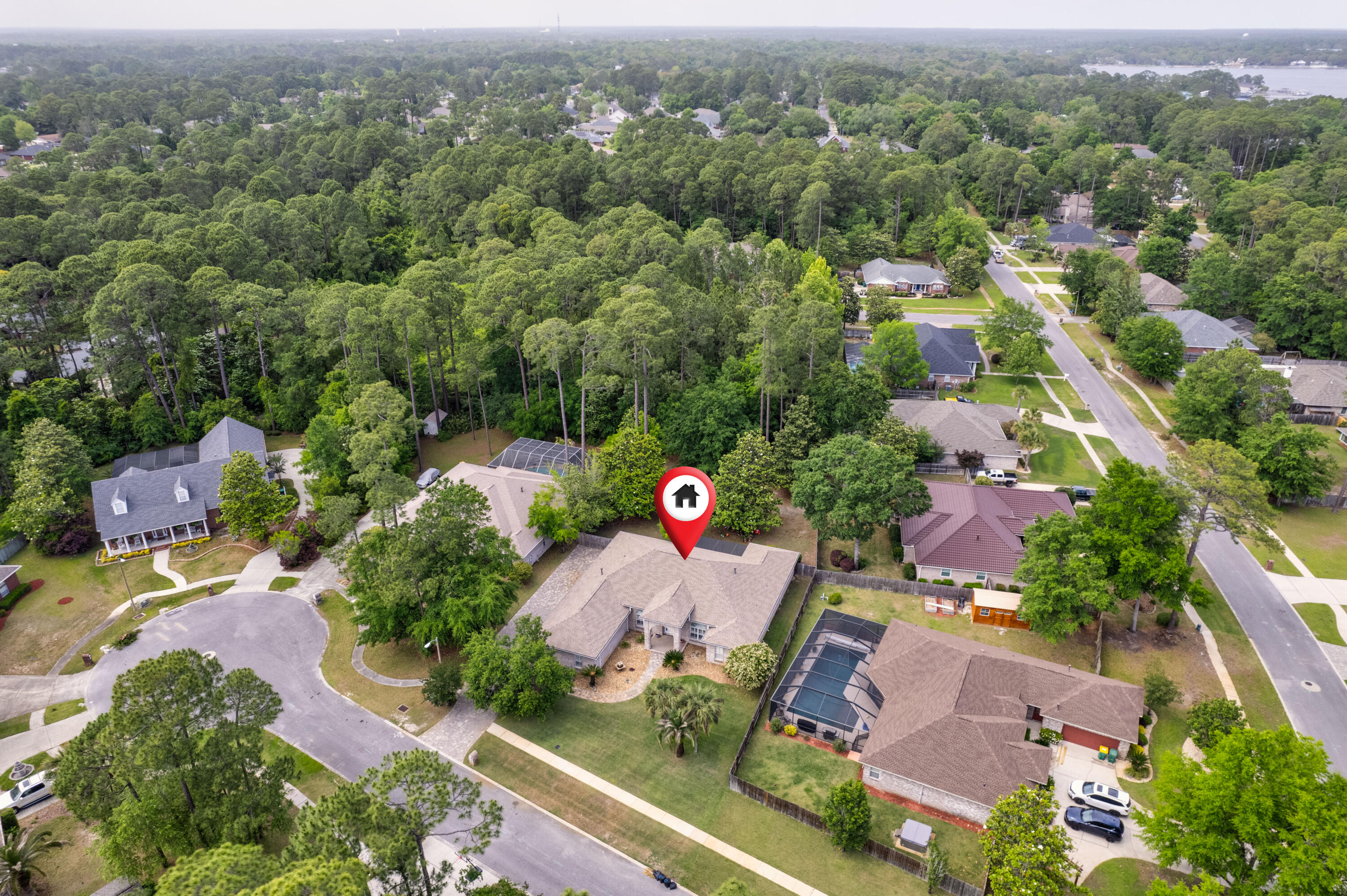 402 Spicebush Court