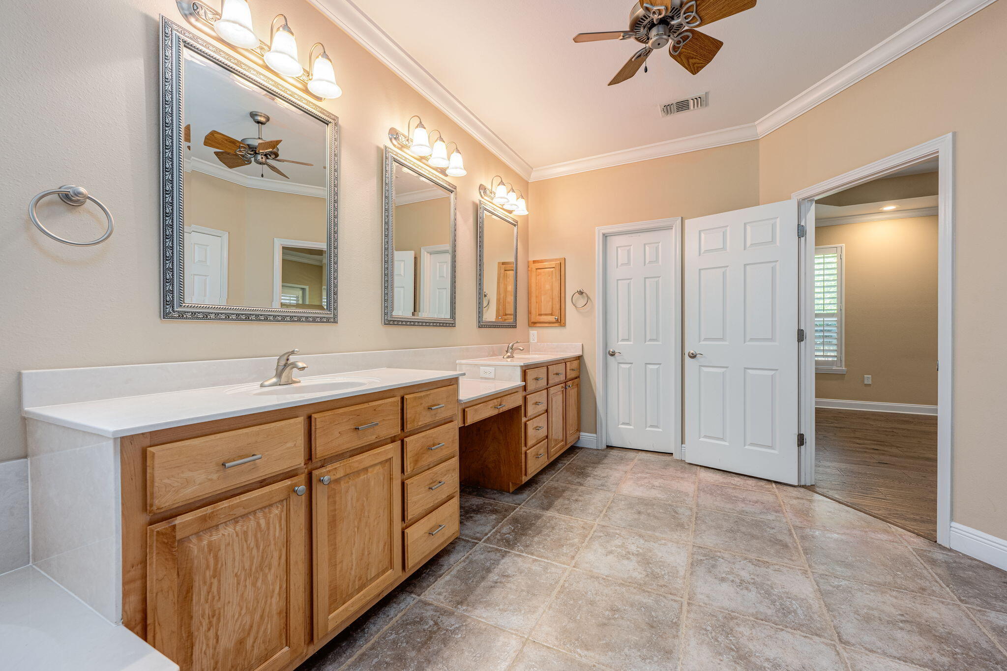 402 Spicebush Court