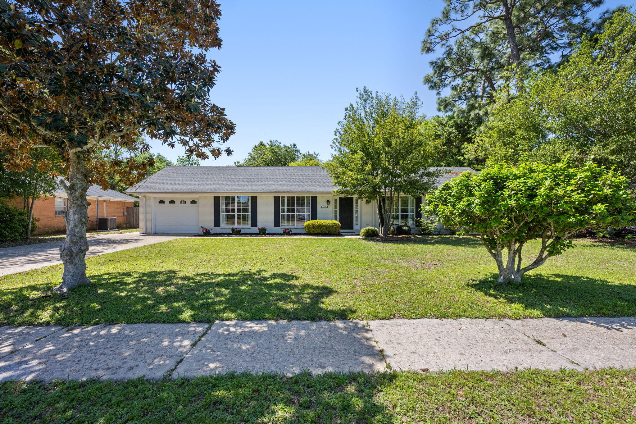 5735 Leesway Boulevard