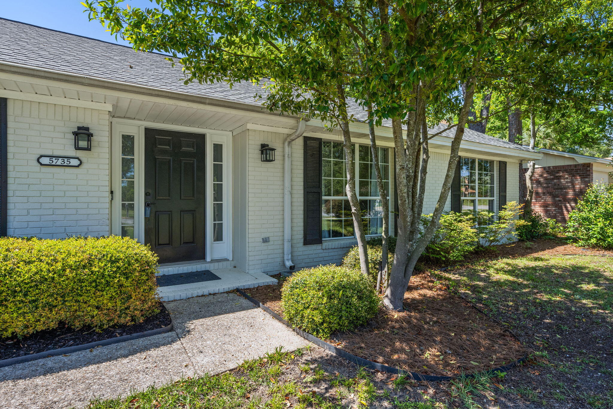 5735 Leesway Boulevard