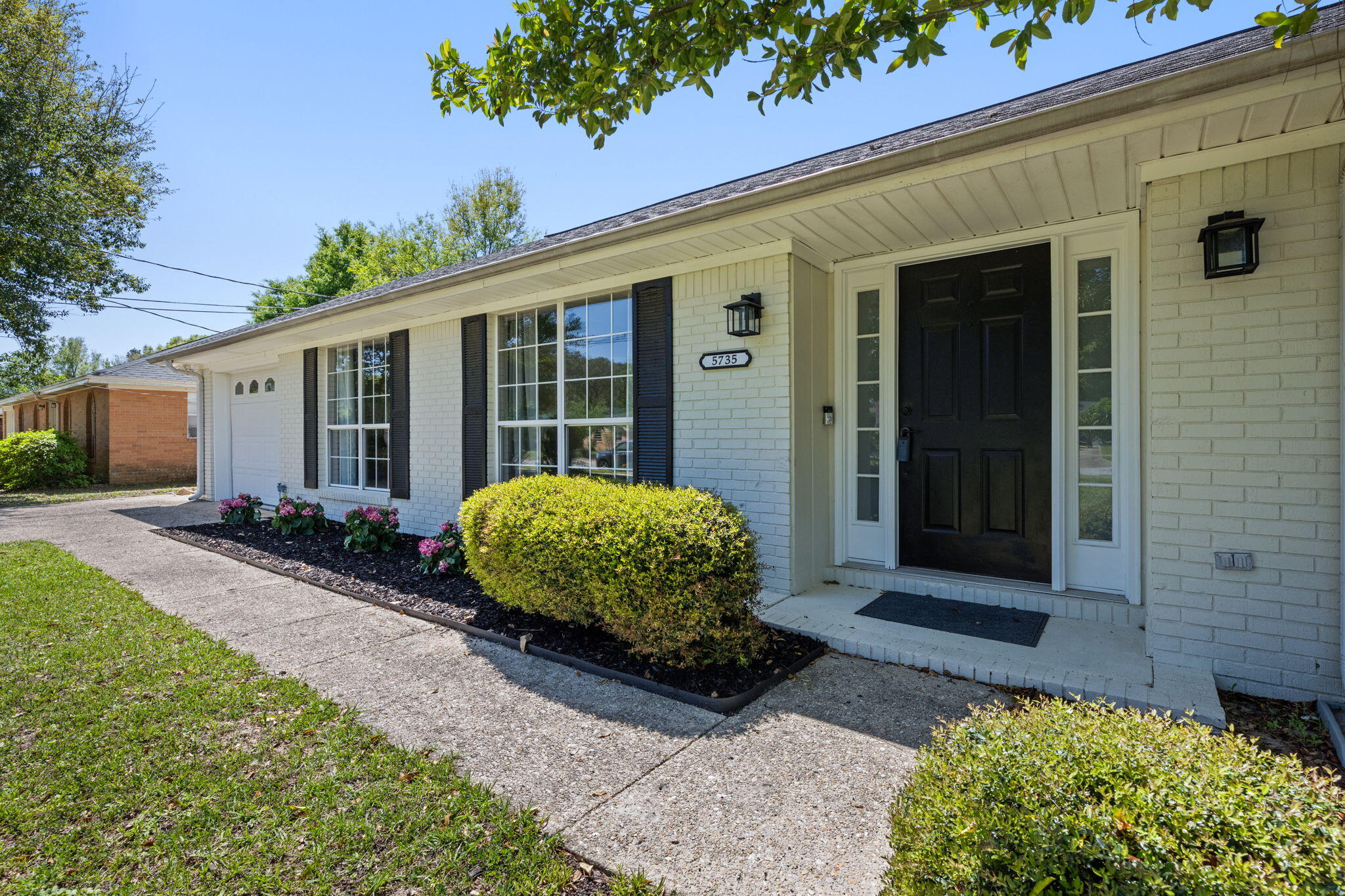 5735 Leesway Boulevard